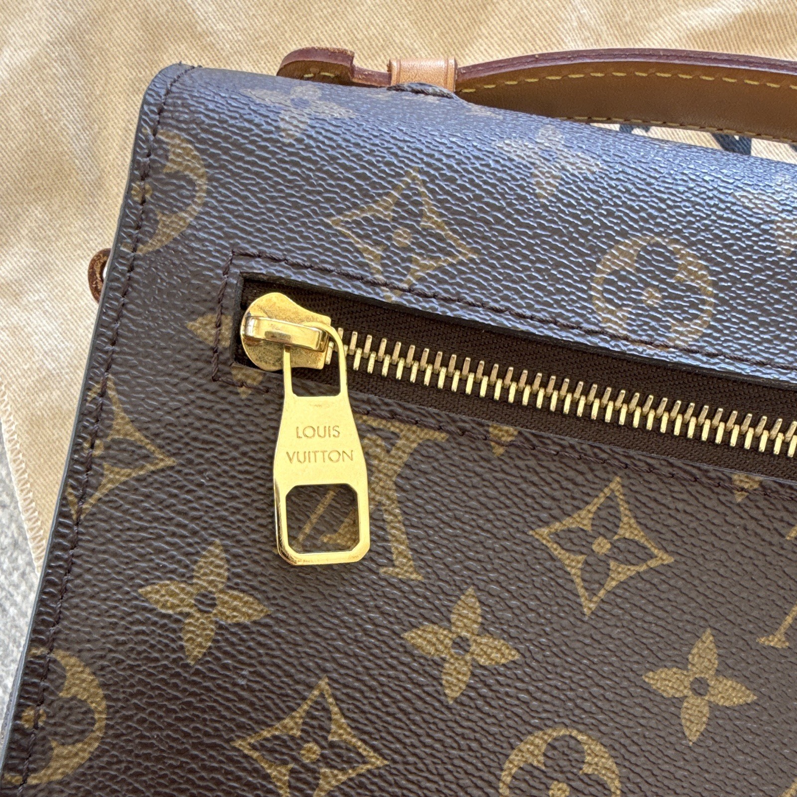 Louis Vuitton Monogram Pochette Metis Crossbody, Strap & Dust Bag