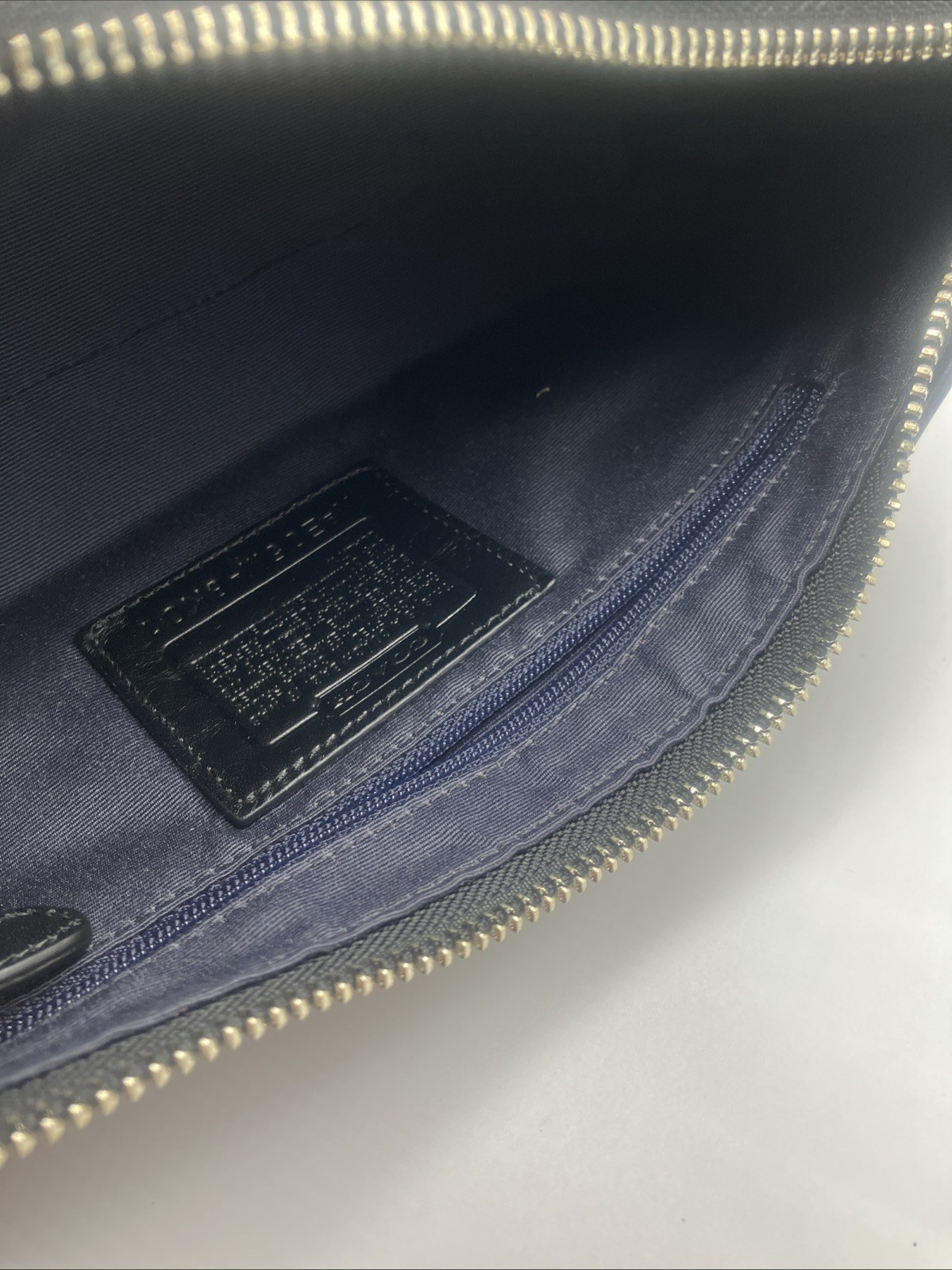 VTG Coach 8K01 Hamptons Signature Soft East West Demi Baguette Black
