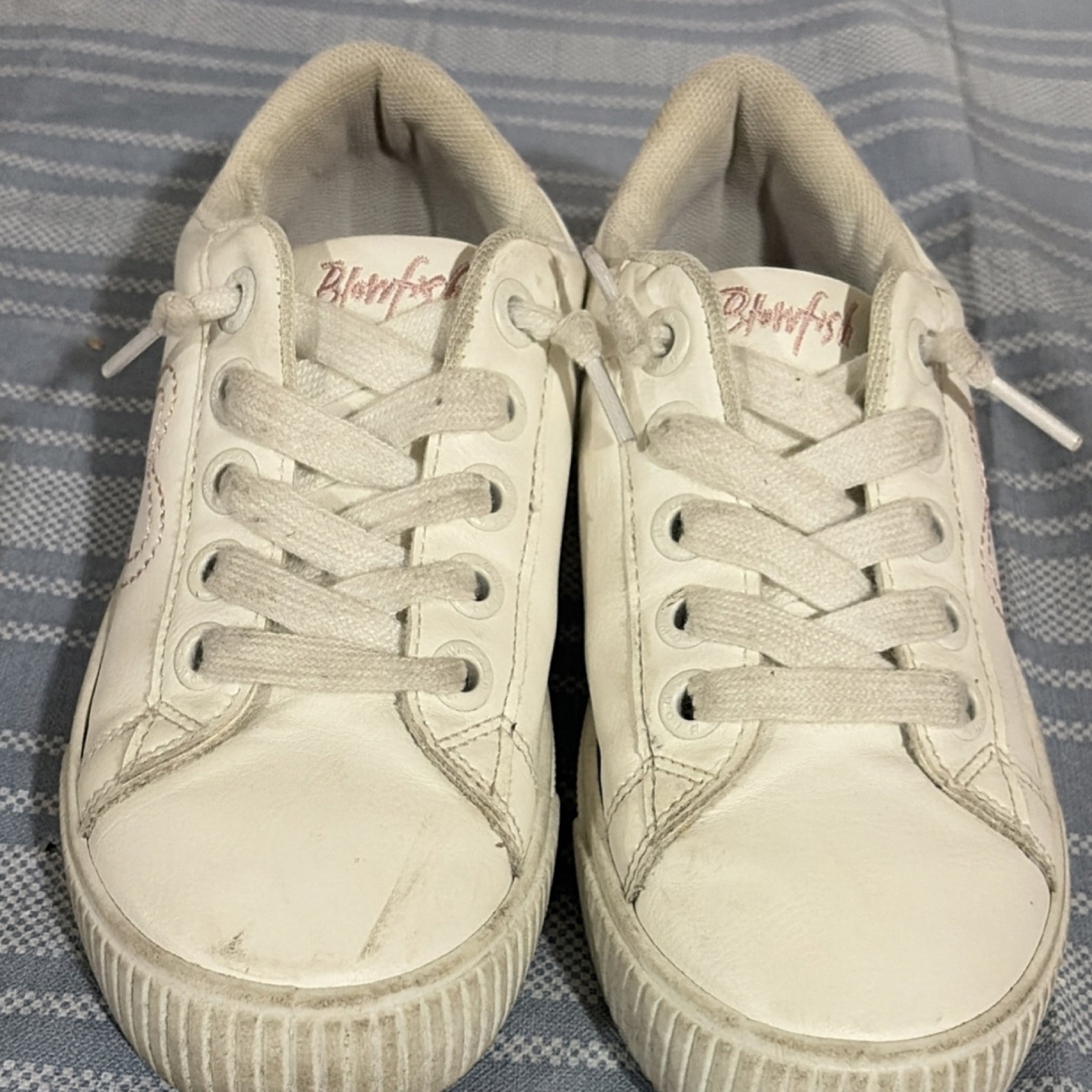 Blowfish White Pink Heart Logo Lace Up Low Top Sneakers Synthetic PU Casual