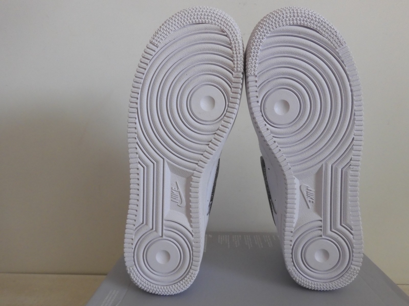 Nike Air Force 1 LV8 (GS) White-Black-Very Berry Sz 7Y [DC9651-100]