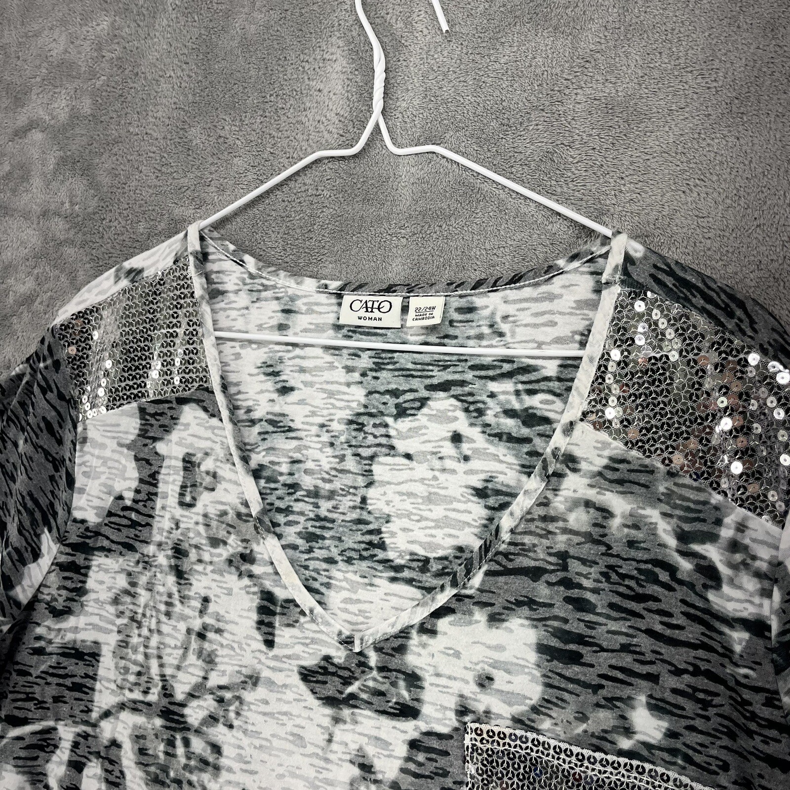 CATO Top Womens 22/24 W Gray White Camo Sequin V-Neck Pocket Sparkly Designer