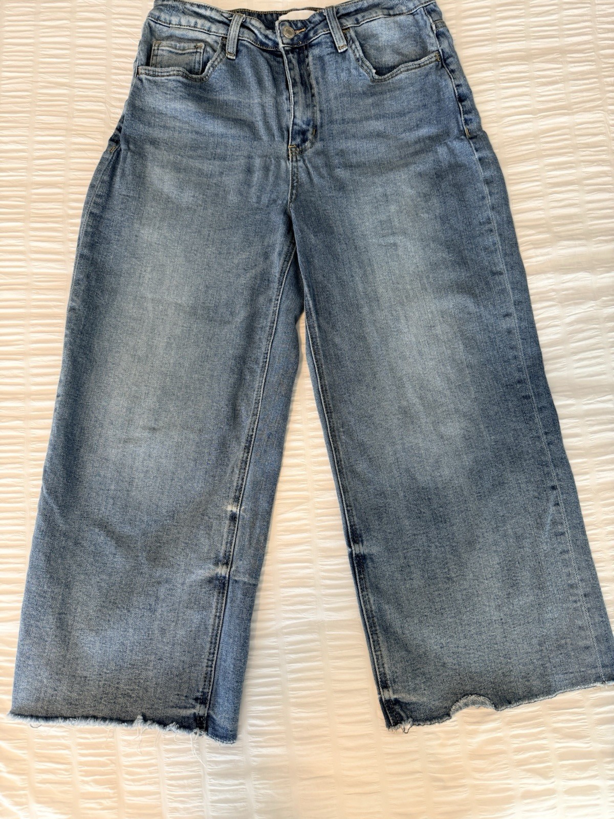Vervet Los Angeles Women’s Blue Jeans Size 30 (10-12) Cropped, Raw Hem, Stretch