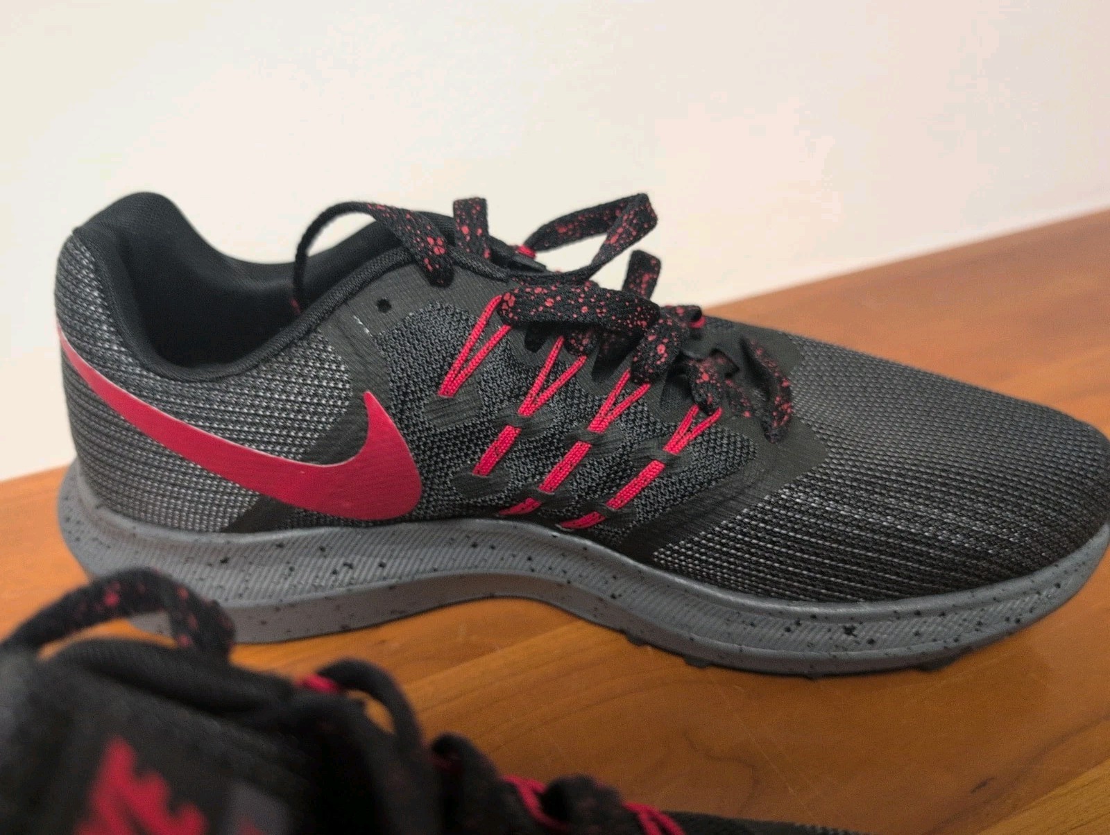 Nike Run Swift AR1945 001 Black Red Speckled Laces Size Men 8 Women 9.5