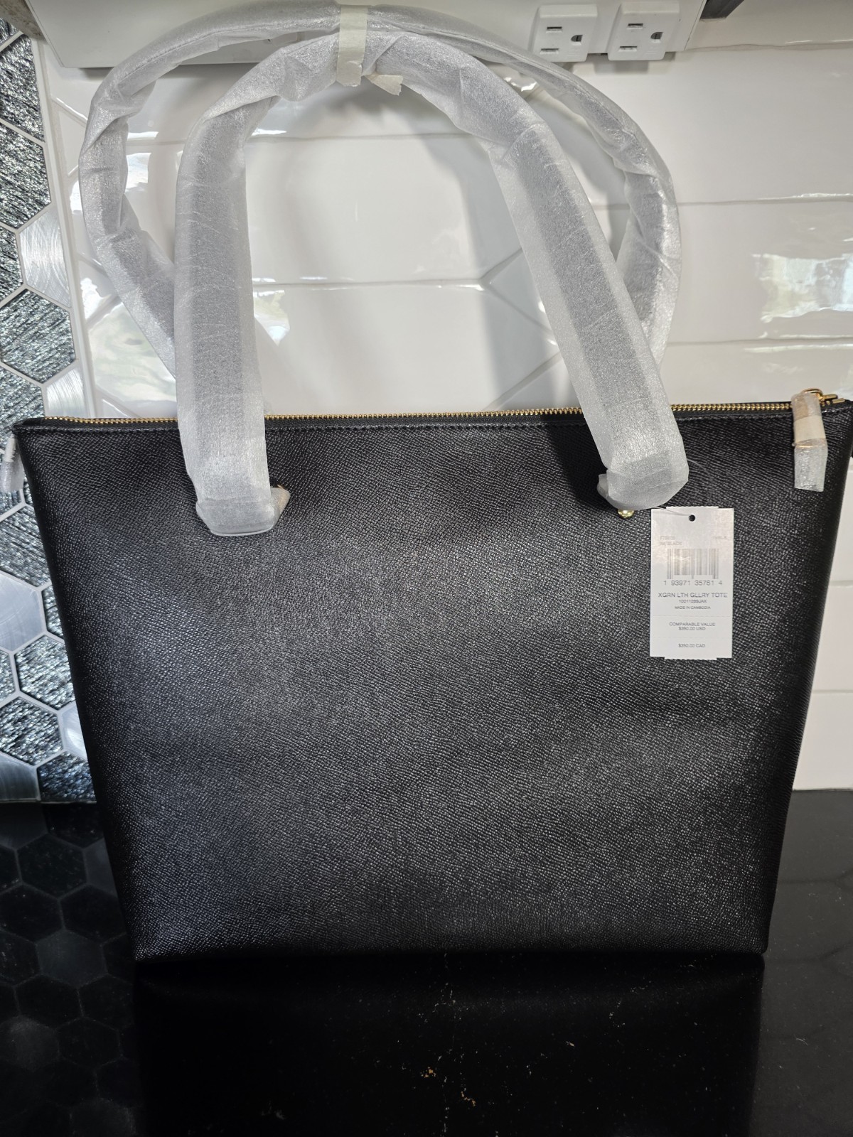 Coach Large Gallery Crossgrain Leather Tote for Women – Black (F79608)