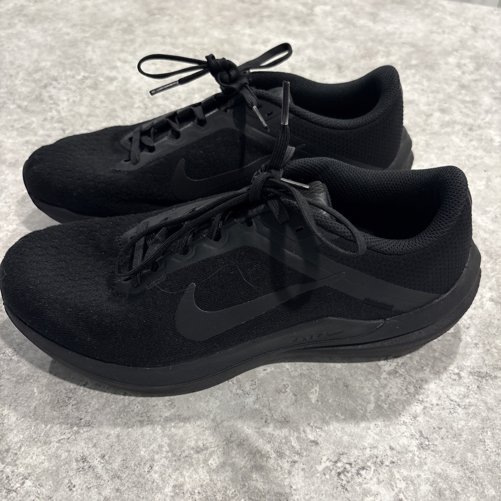 Nike Winflo 10 Men’s Size 9.5 Black Running Shoes DV4022-001 Light Usage