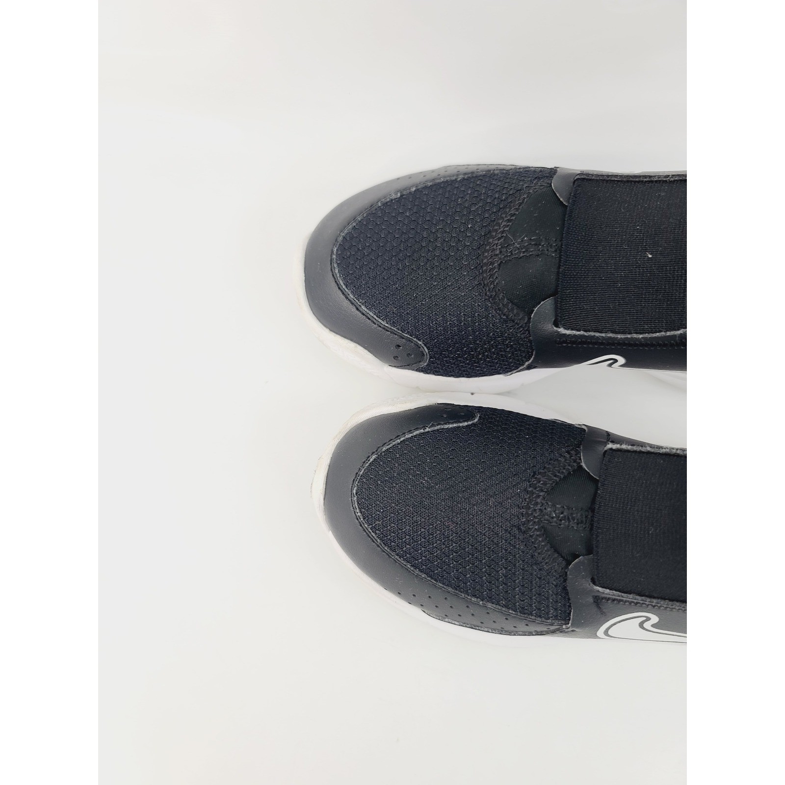 Nike Elastic Strap Mesh and Synthetic Slip-On Sneakers Boys Size 12C Black White
