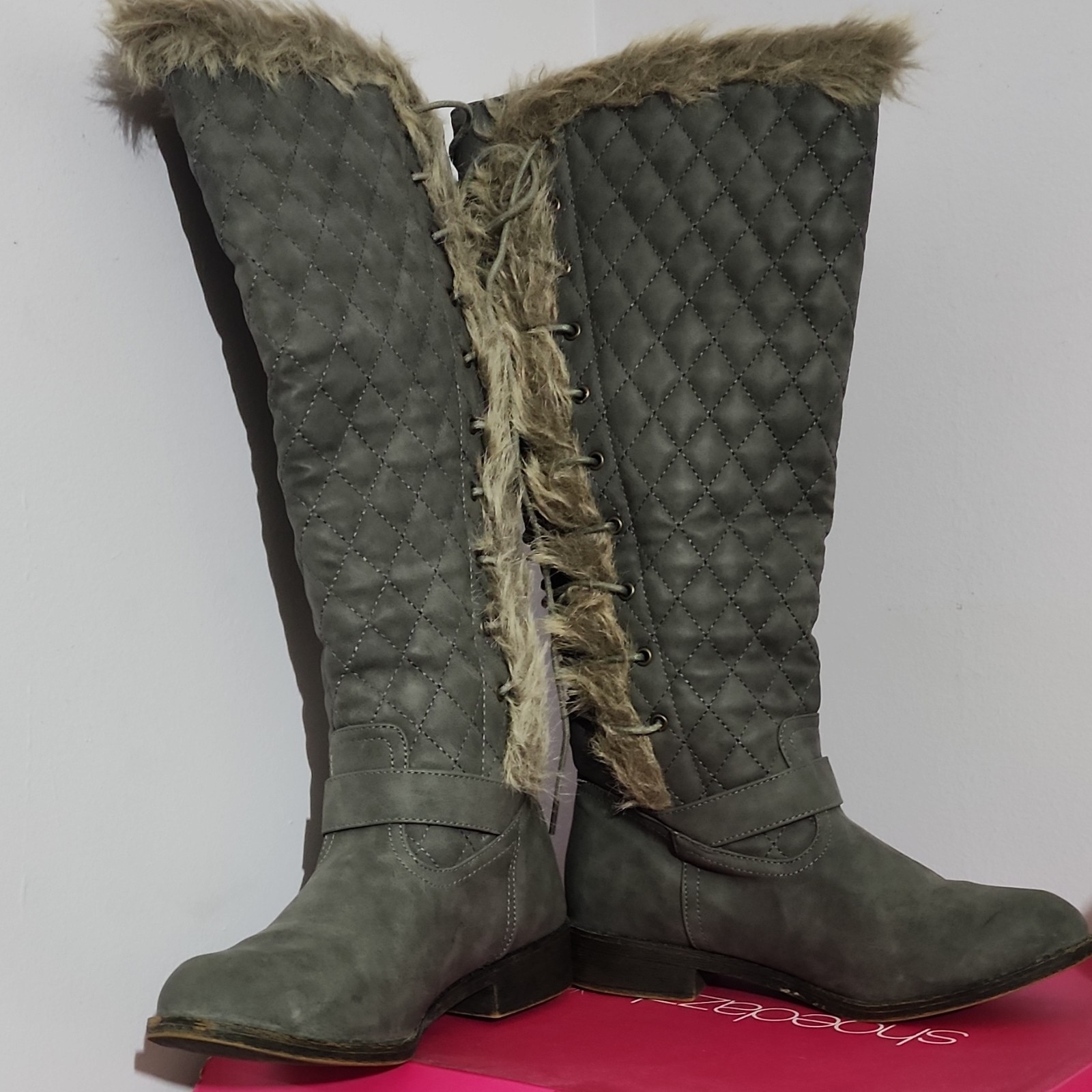 Delphine Winde Gray Quilted Lace-Up Knee High Boots Fur Trim Buckle Wide 7.5