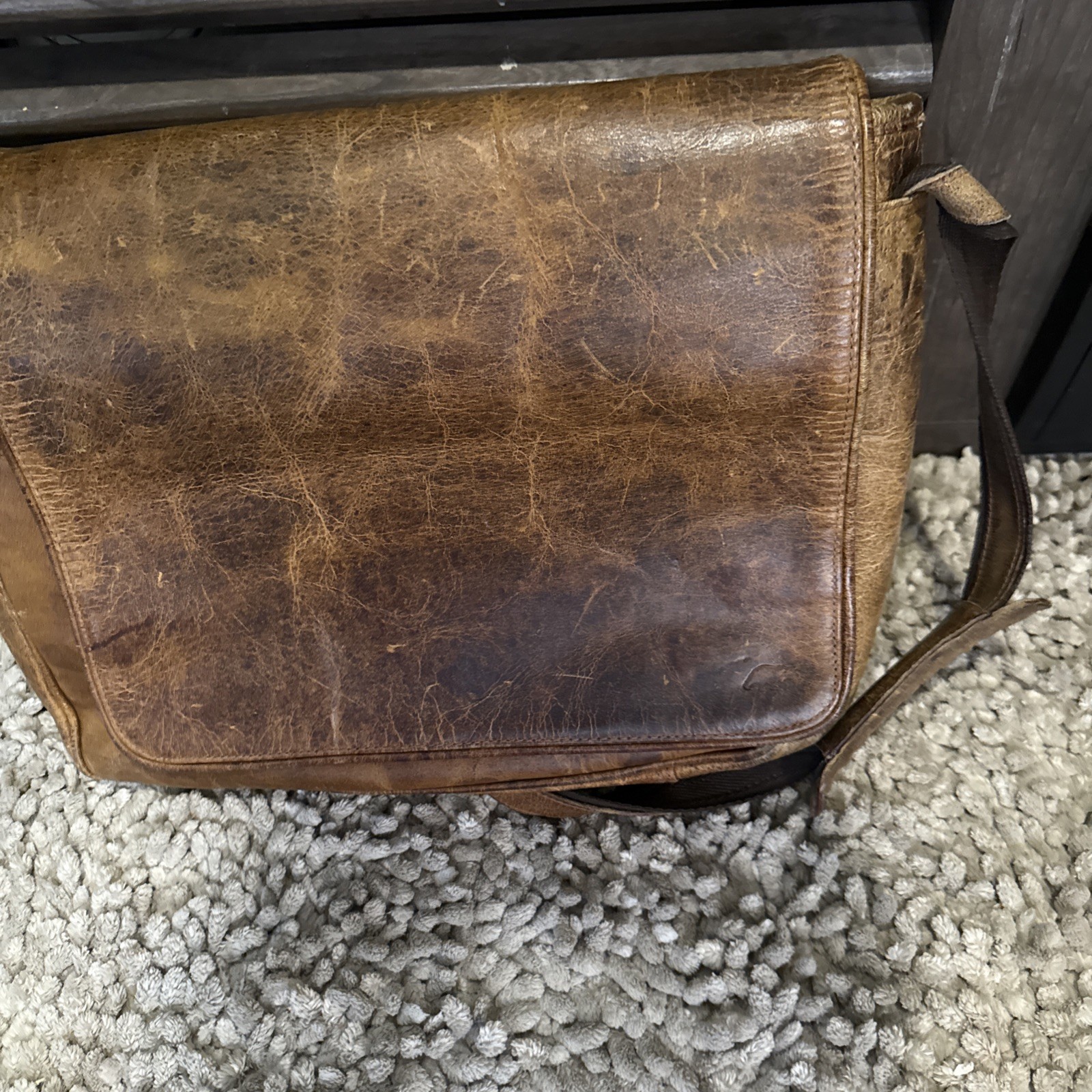 KODIAK Leather Co Kasilof 18 Inch Messenger Bag.
