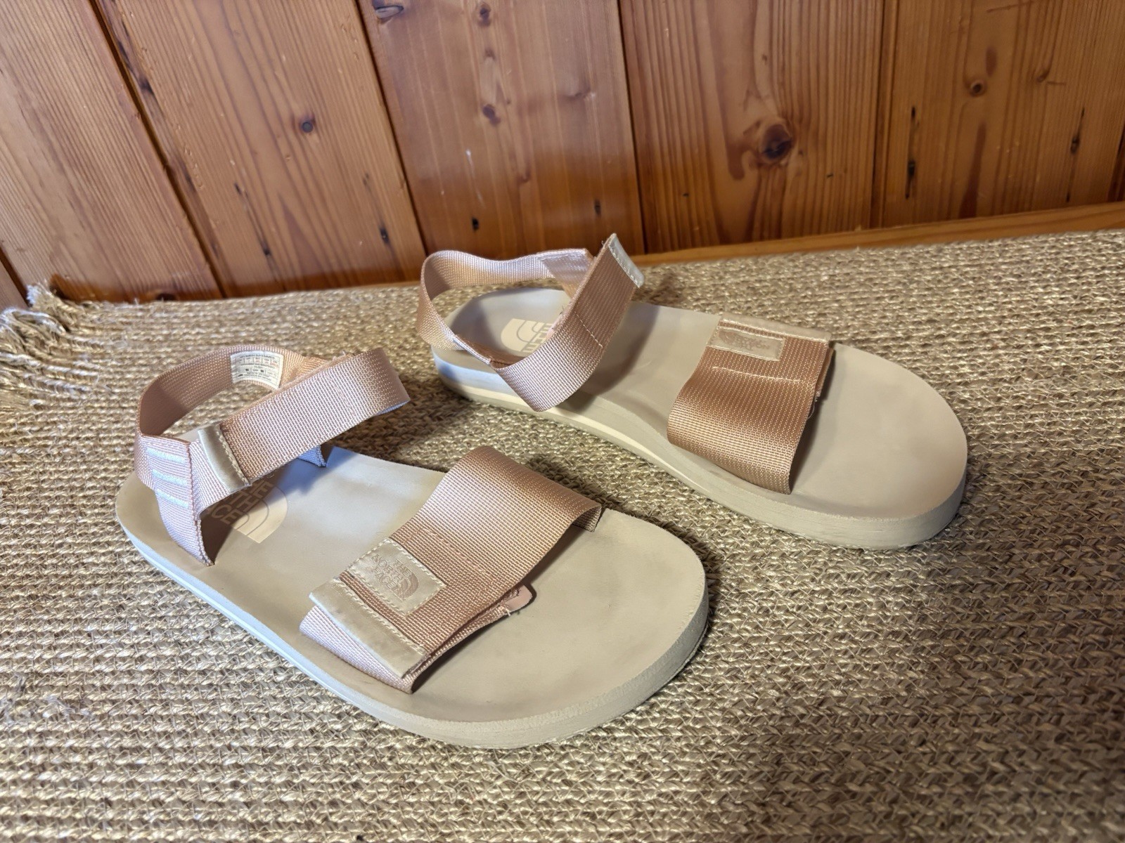 The North Face Womens Skeena Hiking Backpacking Sport Sandals Pink Strap Size 9
