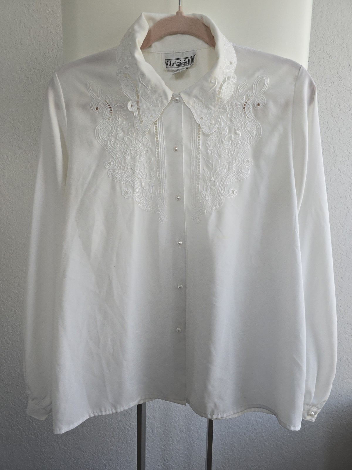Vintage Christie & Jill Women’s 8 White Polyester Chiffon Collared Button-blouse