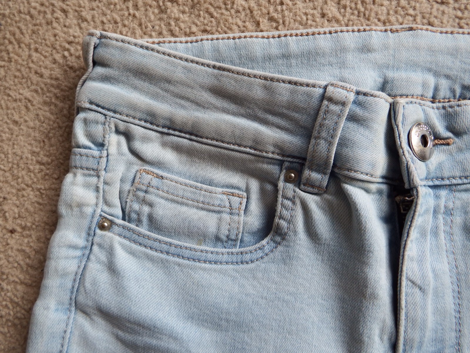 H&M Divided Light Blue Wash Denim Skinny Jegging Jeans Mid Rise Size 8 Stretchy
