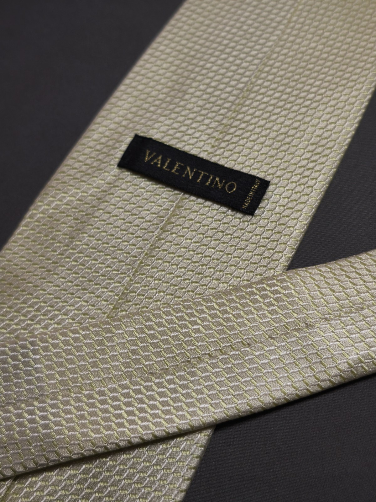 Valentino – Solid Yellow Honeycomb Silk Tie Made in Italy