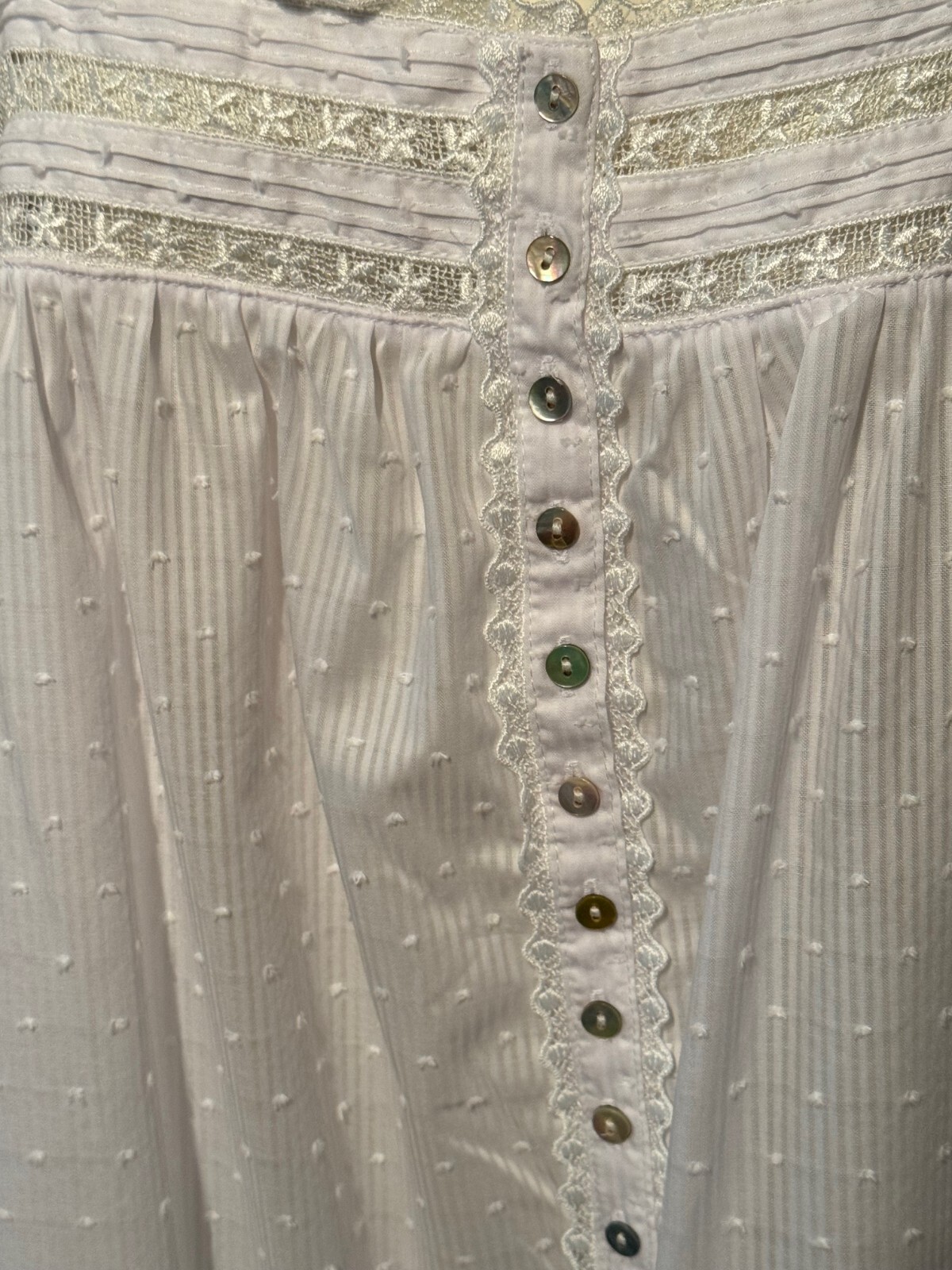 EILEEN WEST E5625044 ~ WHITE ~ SLEEVELESS CLIP DOT BALLET NIGHTGOWN ~ MEDIUM