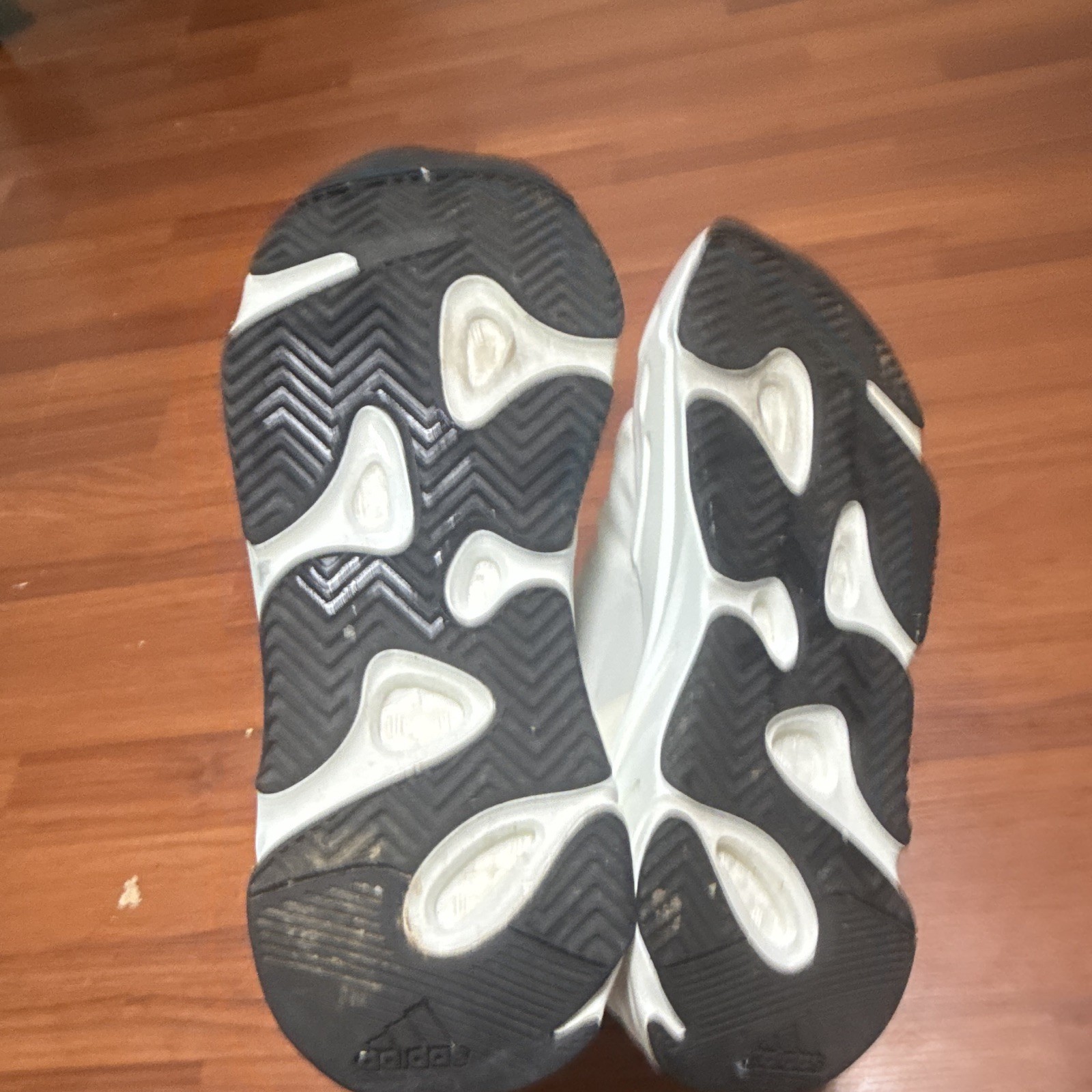 Yeezy adidas Yeezy 700 Men’s White/Black/Gray Low Top Slip-On Mesh Sneaker
