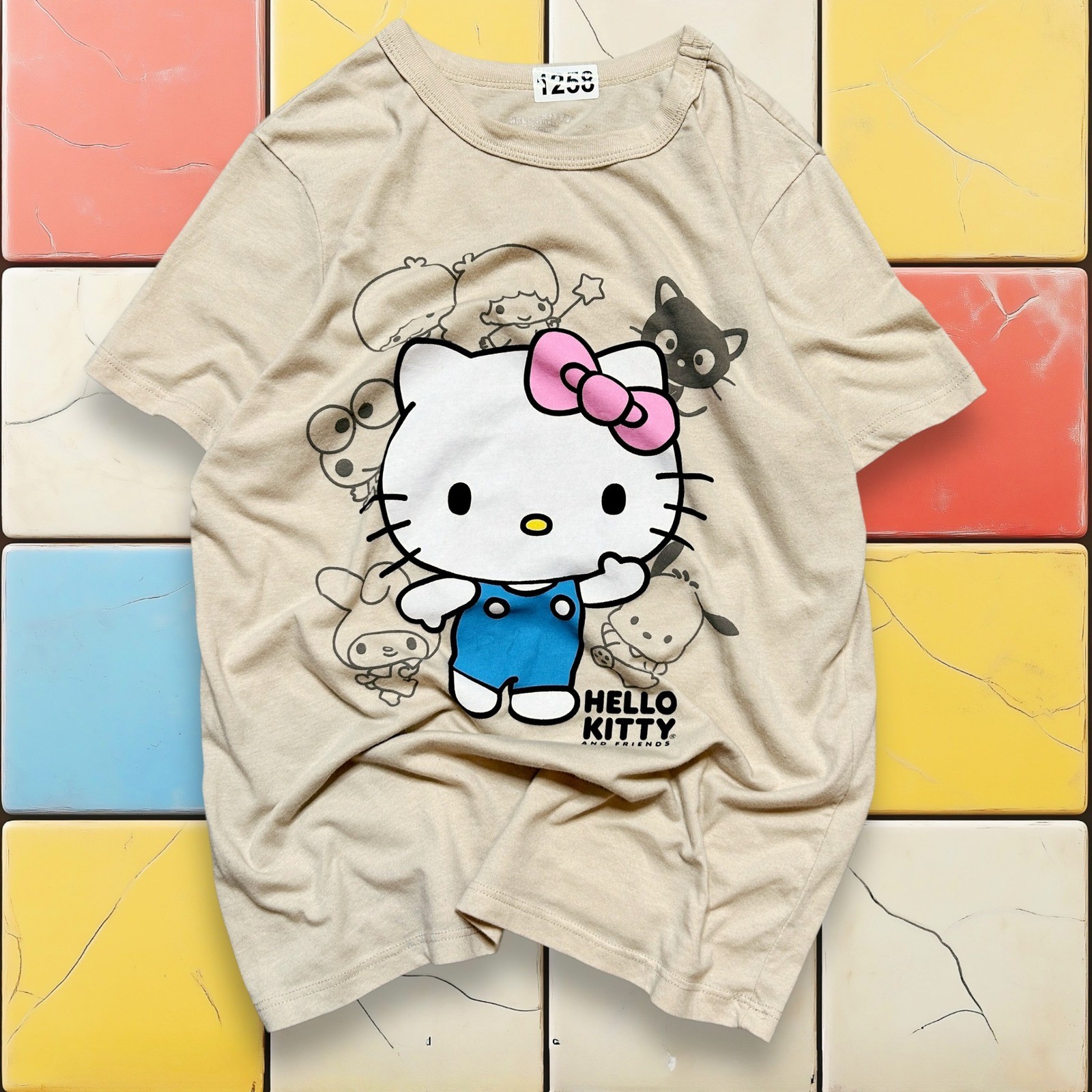 Y2K Hello Kitty Sanrio Tee Womens XS Beige Japan Kawaii Graphic Cartoon T-Shirt