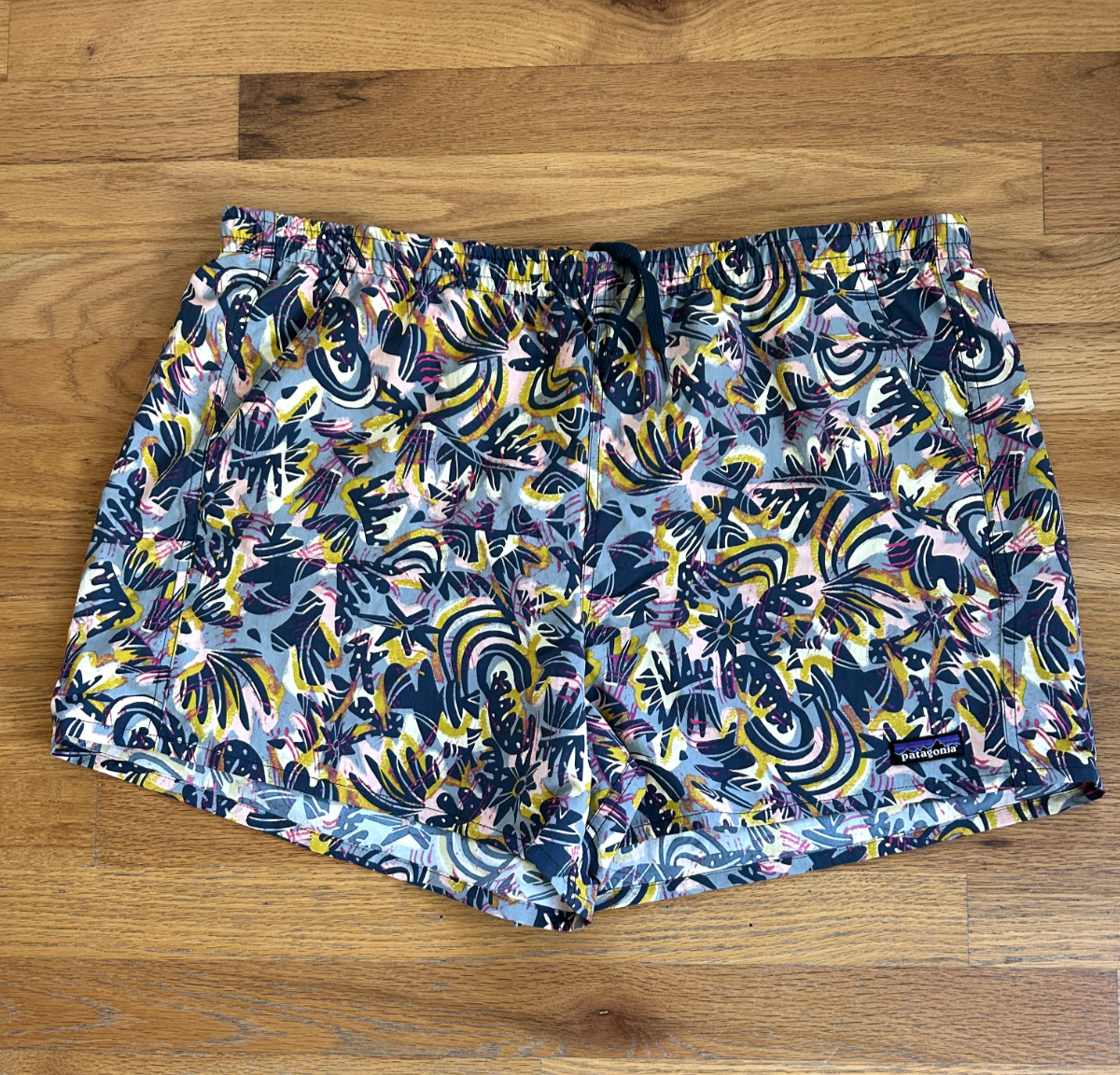 New! Womens X Large Patagonia 5″ Barely Baggies Shorts YOU PICK Purple Geometric