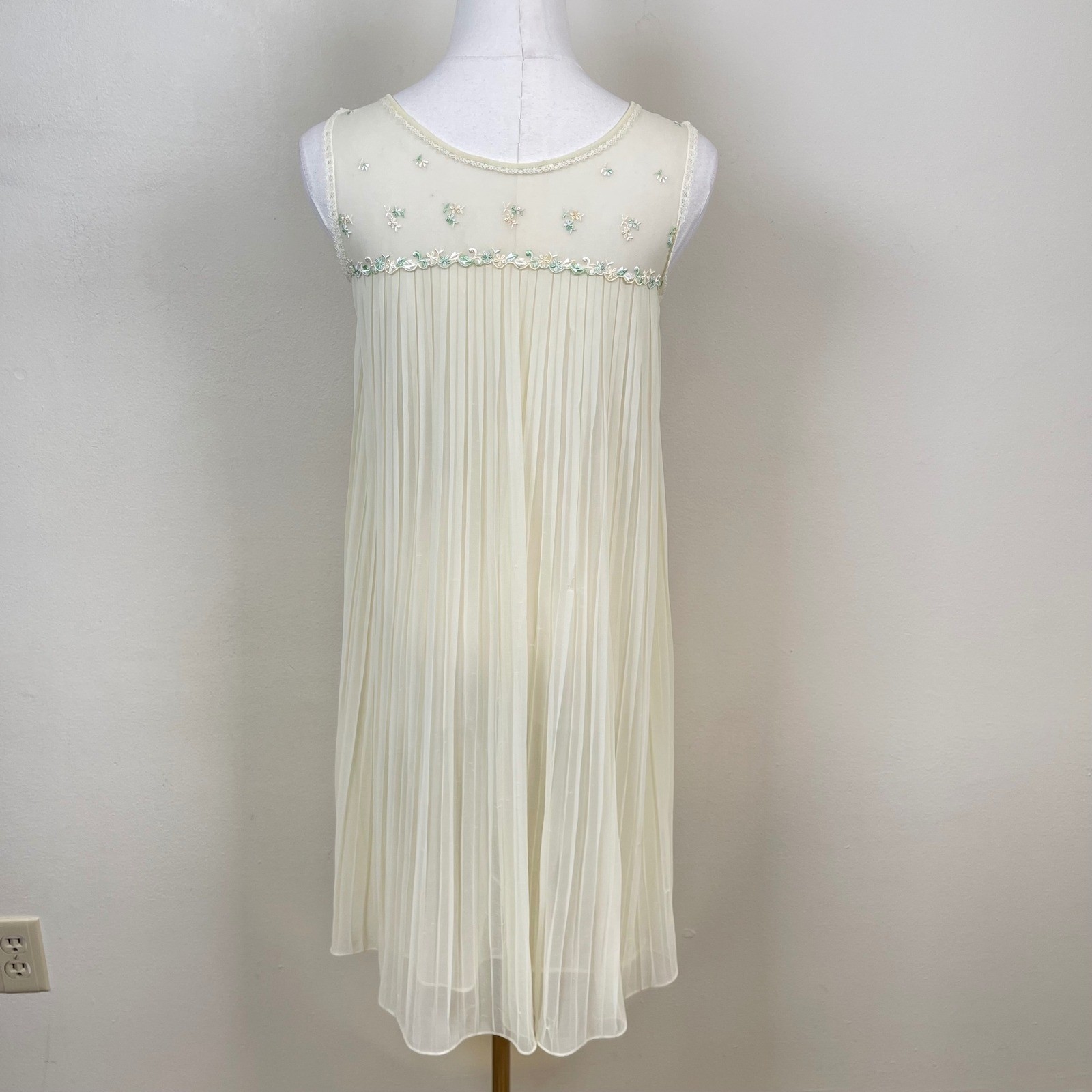 Vintage Kaiser Nightgown Women M Yellow Pleated Embroidered Chiffon Babydoll 70s