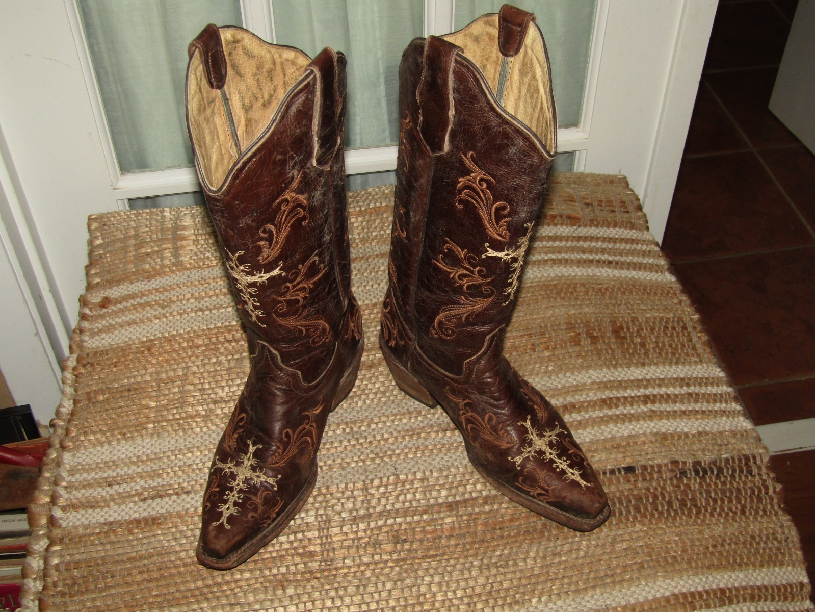 Circle G L5039 Chocolate Leather Snip Toe Embroidered Cross Boots Women’s 6 M