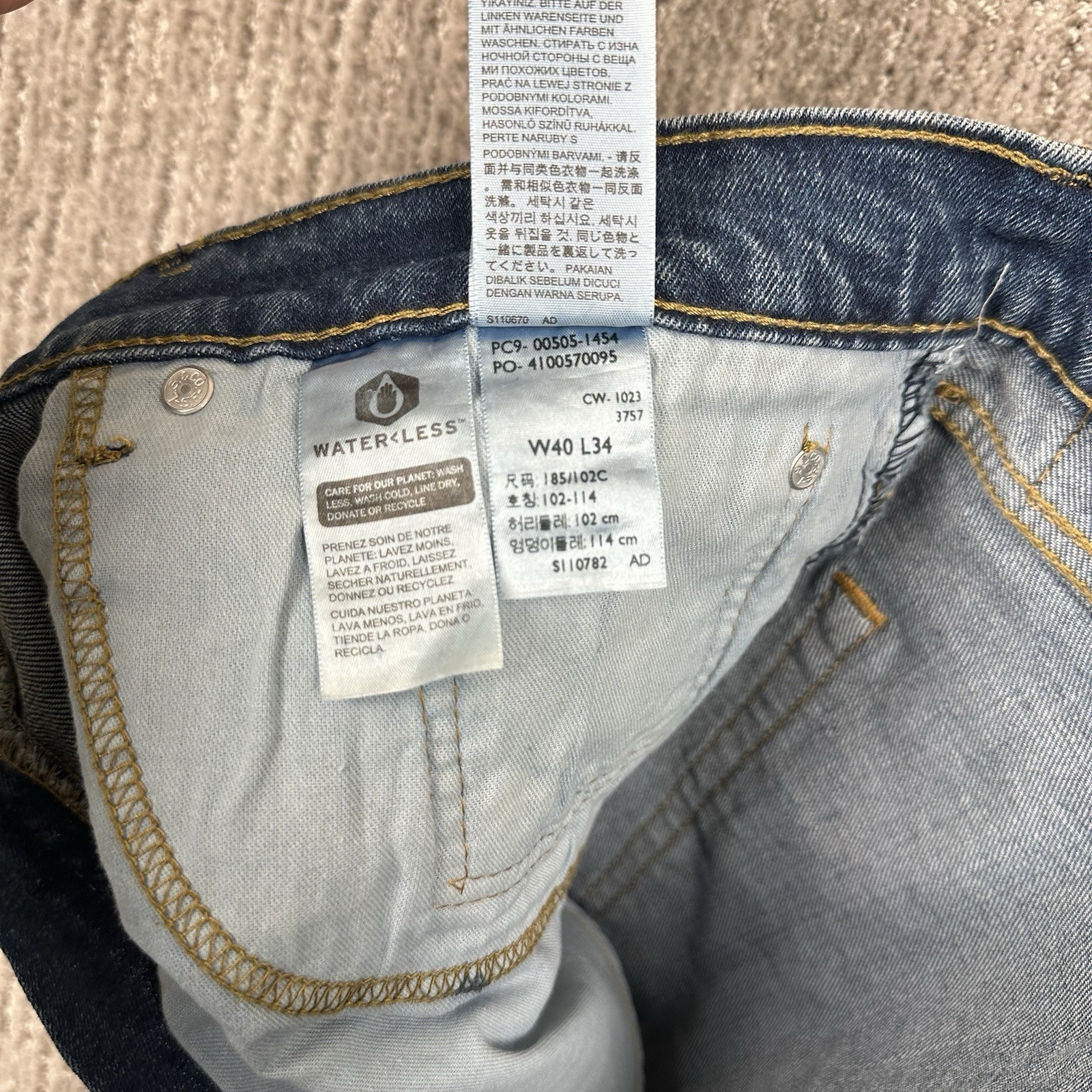 NWT LEVI’S 505 Regular Size 40 x 34 Medium Wash Room At Thigh Men Jeans MSRP $69