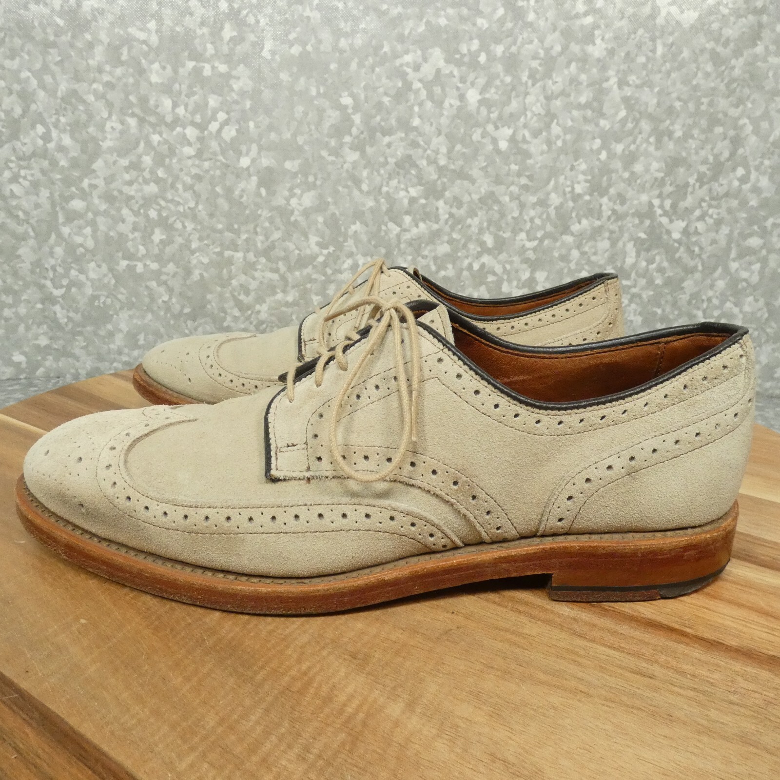 Allen Edmonds Player’s Shoe Mens 9B Beige Suede Wingtip Oxfords