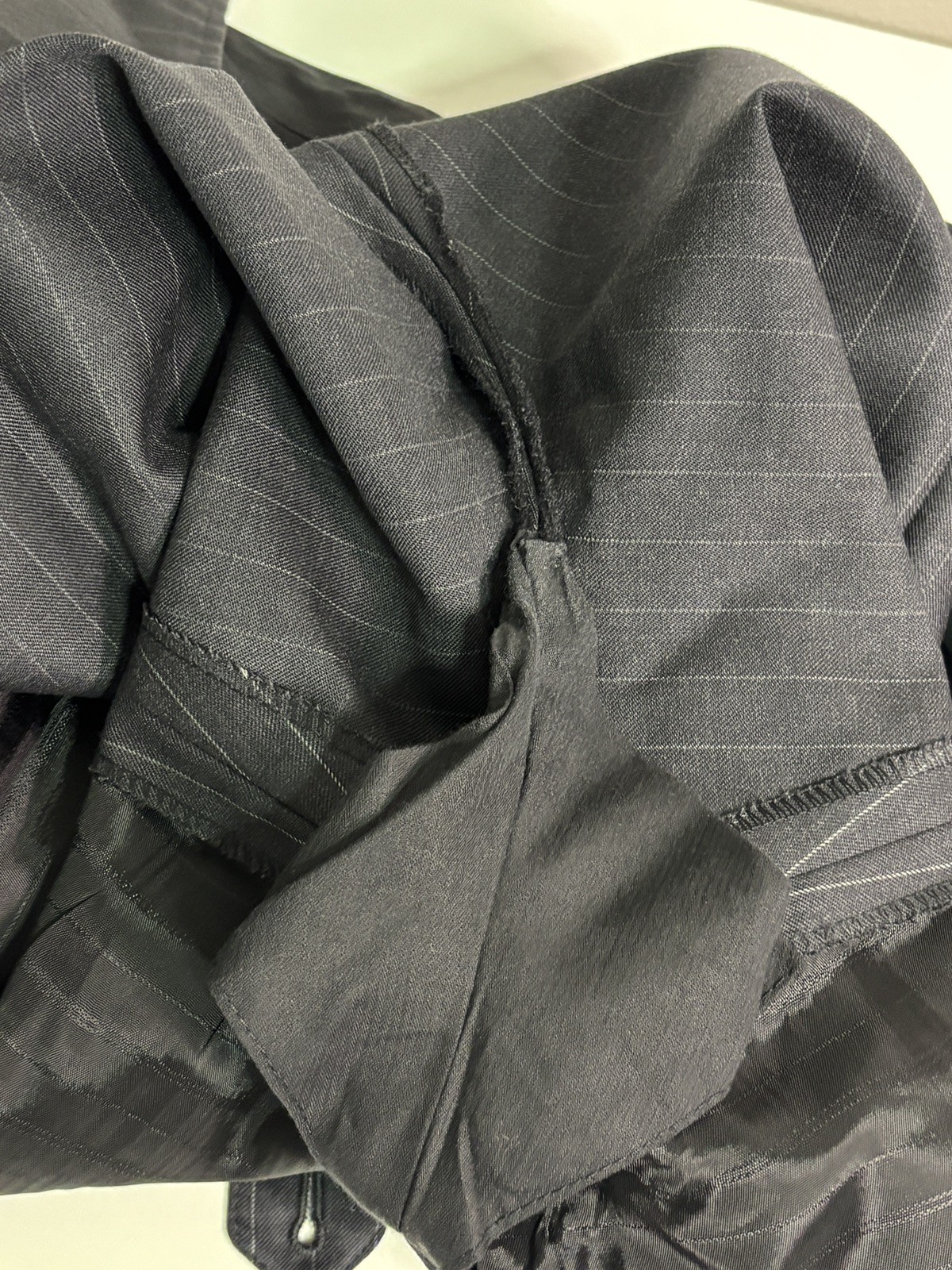 Corneliani Italy Super Fine Wool Suit 48L EU 58 Graphite Pinstripe Luxury