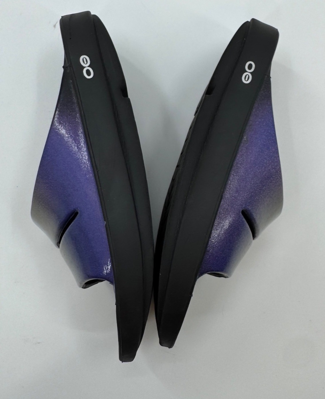 Oofos OOahh Luxe Iridescent Midnight Spectre Recovery Slides Size 9 EU 40