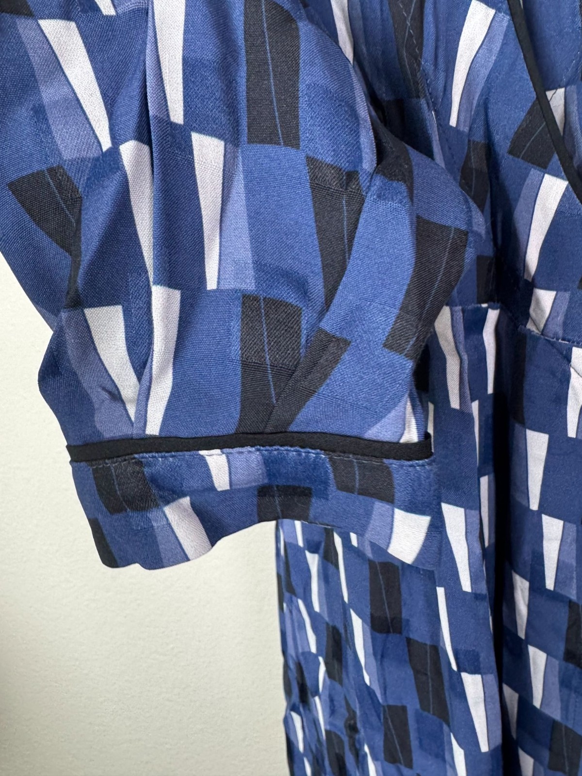 Cefinn Blue Black White Geometric True Wrap Midi Dress US Size 4 3/4 Sleeves