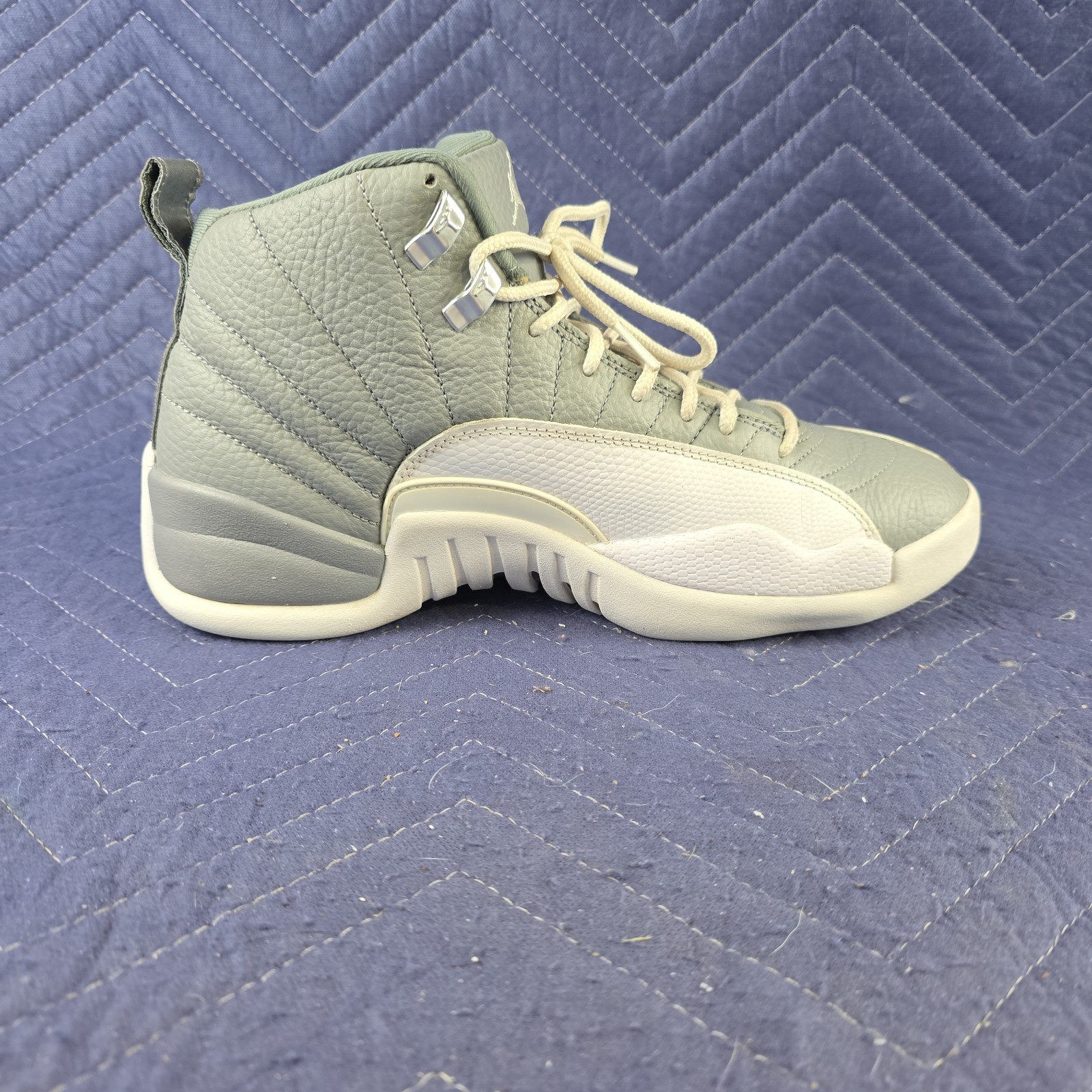 AIR JORDAN 12 RETRO “STEALTH” — MEN’S SIZE 9 • PRE‑OWNED • OG GRAY HEAT