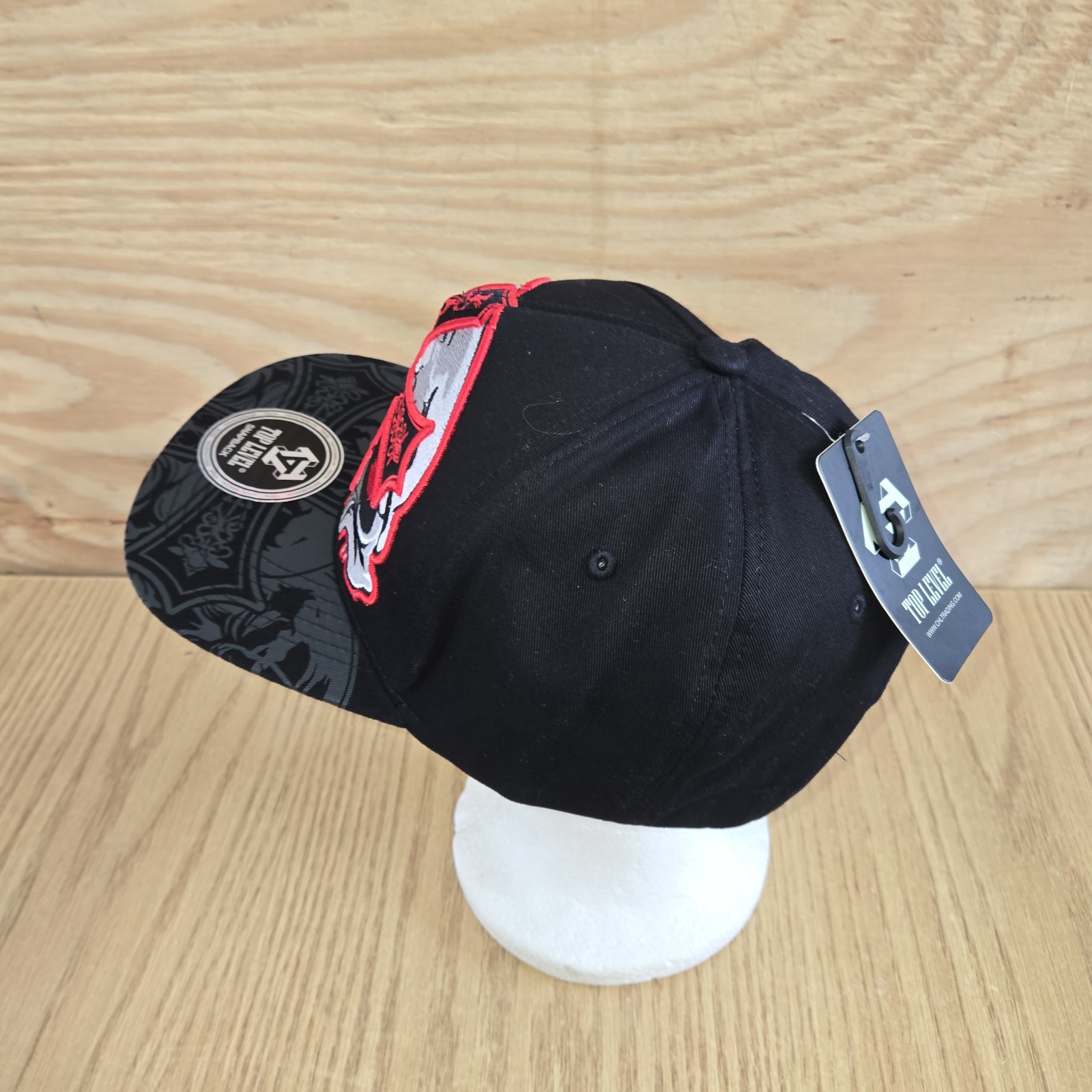 Top Level Hat Skull Head Red Eye Cross Design Black Adj Snap NWT