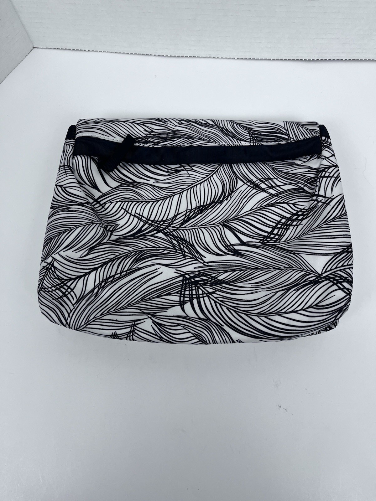 Lululemon Womens Party Om Bag in Black & White Sketchy Palms; Festival, Travel