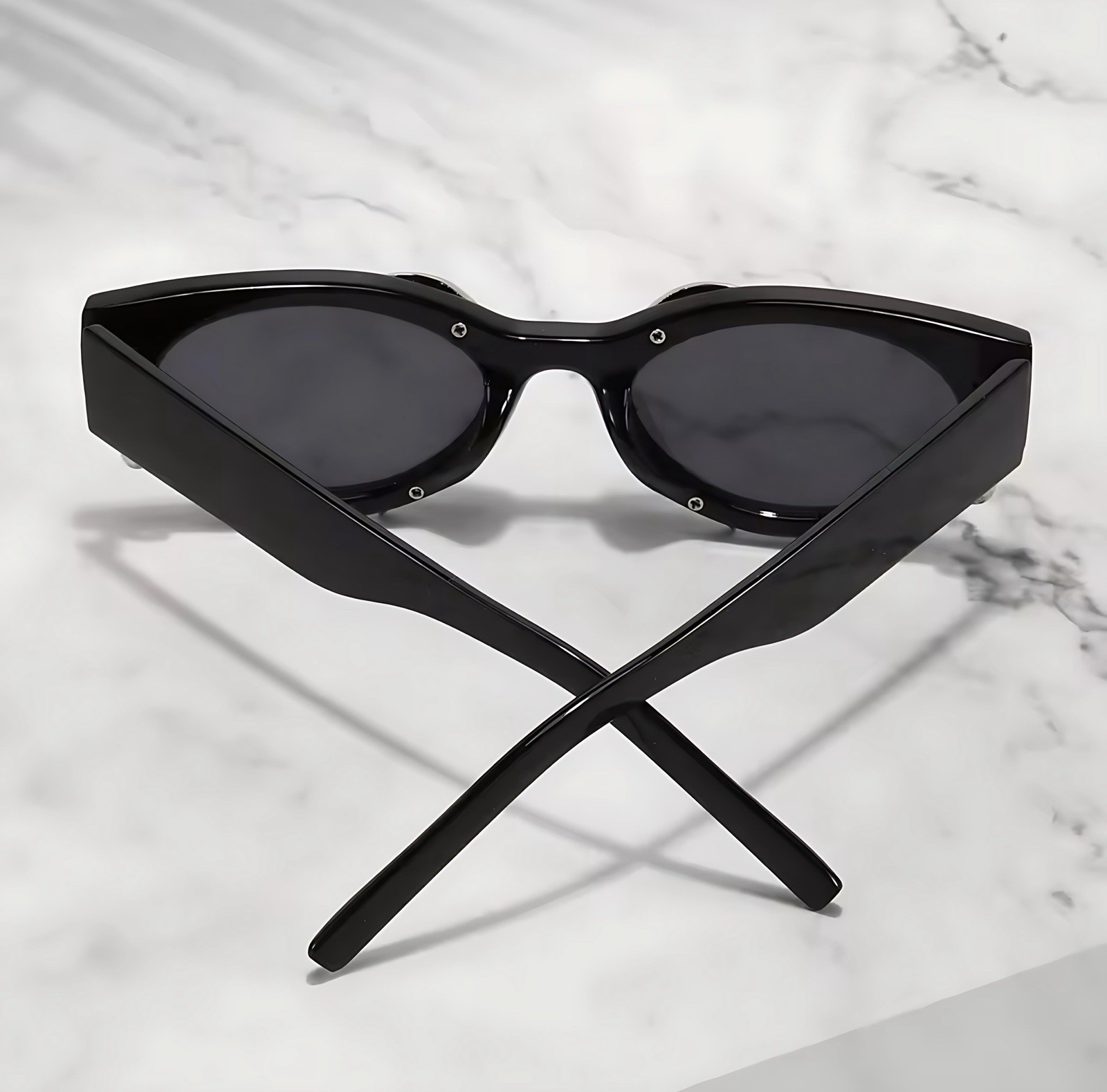 Unisex Retro Black Rectangle Sunglasses with Silver Horn Metal Accents – 141mm