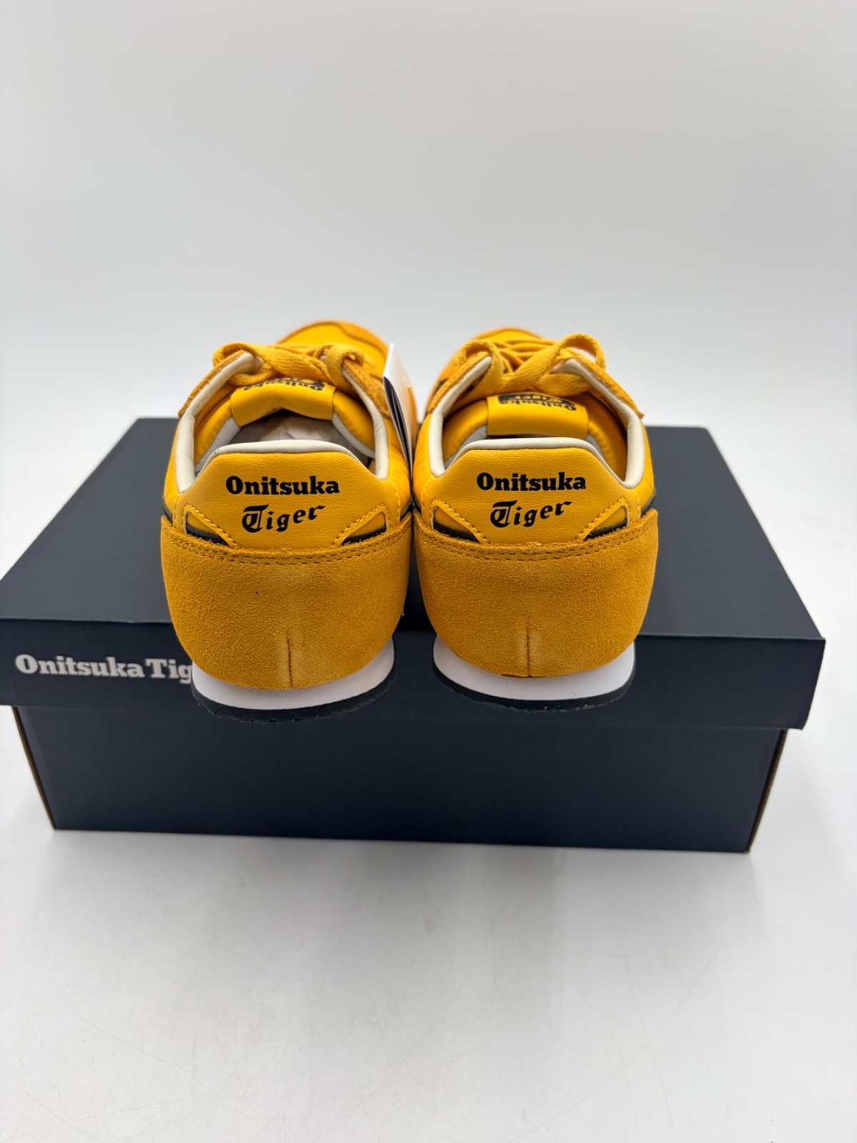 【NEW】Onitsuka Tiger SERRANO Yellow/Black Daily Sneaker (Men’s US 9) From US