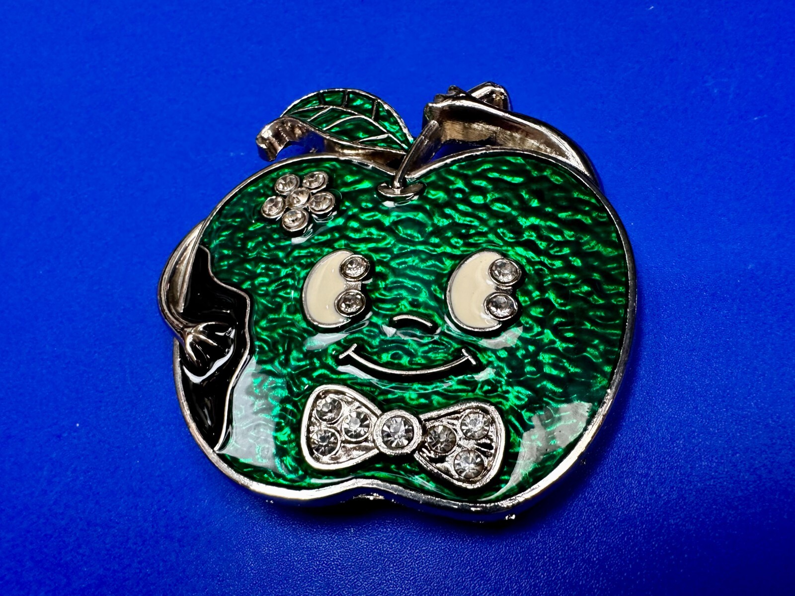 Scared Green Apple Face – Rhinestones Accented Cartoon Novelty Fun Belt Buckle