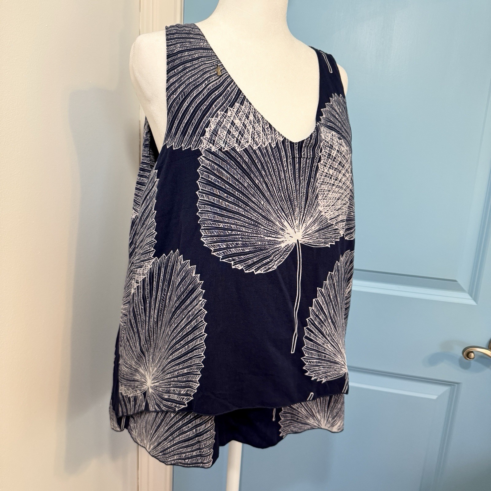 Pineapples Hawaii Sleeveless Blouse Tank Top Navy Tropical Leaf Print Women’s M