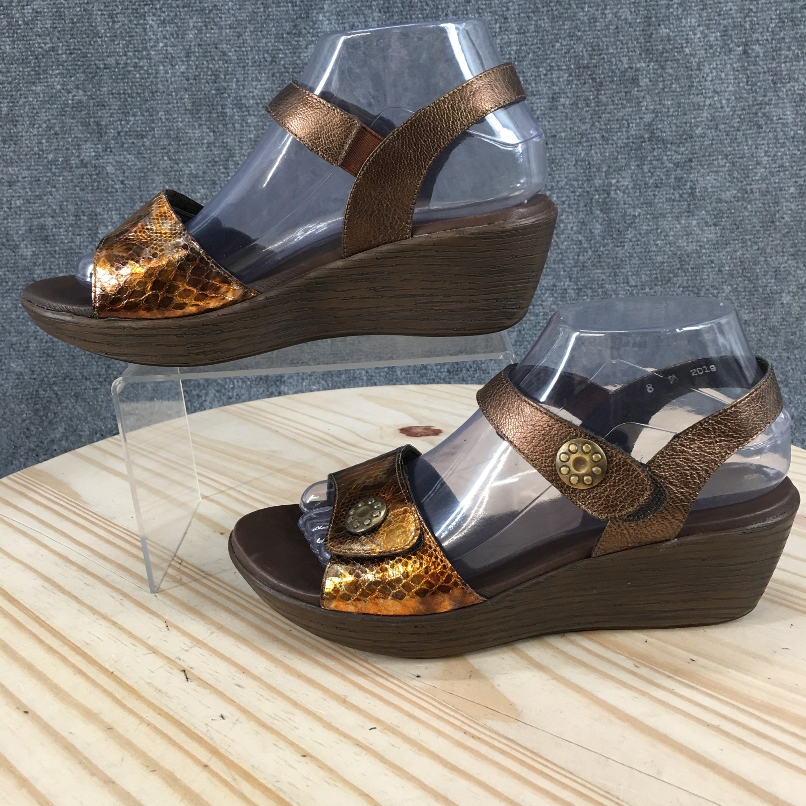 Munro American Sandals Womens 8 M Casual Strappy Slingback Wedge Brown Bronze