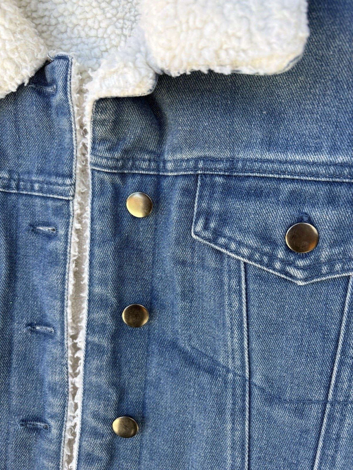 MELE E PERE Sherpa Collar Cropped Denim Jacket Blue Button Frayed Hem Pockets M