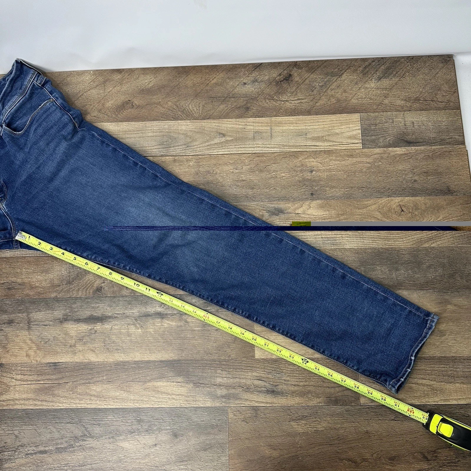 Hudson Women’s Flap Pocket Medium Wash Skinny Jeans Style WM422DDA Size 33