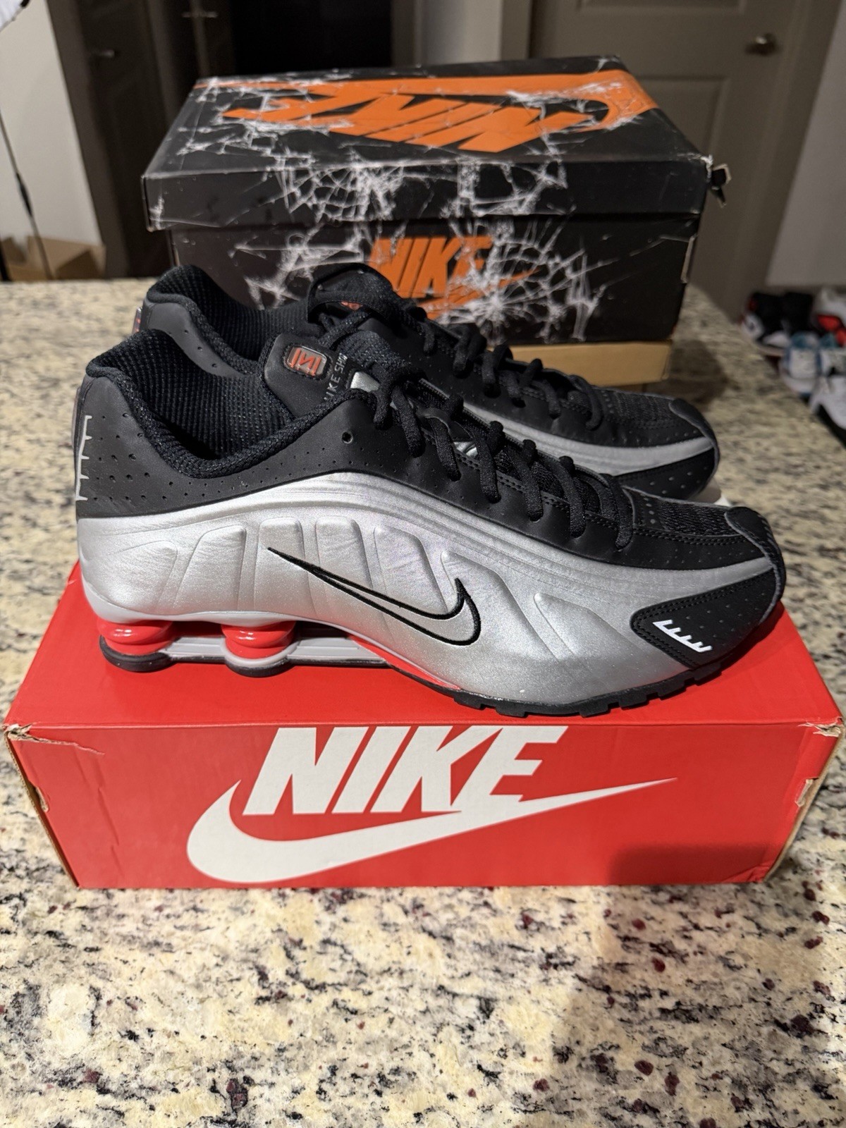 Nike Shox R4 Metallic Silver Size 11.5 Mens