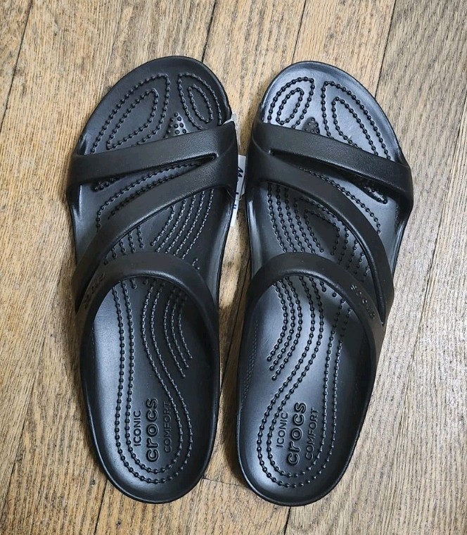 Crocs Kadee II Strappy Women’s Black Sandals Flip Flops Size 6,7,8,9,10 NWT