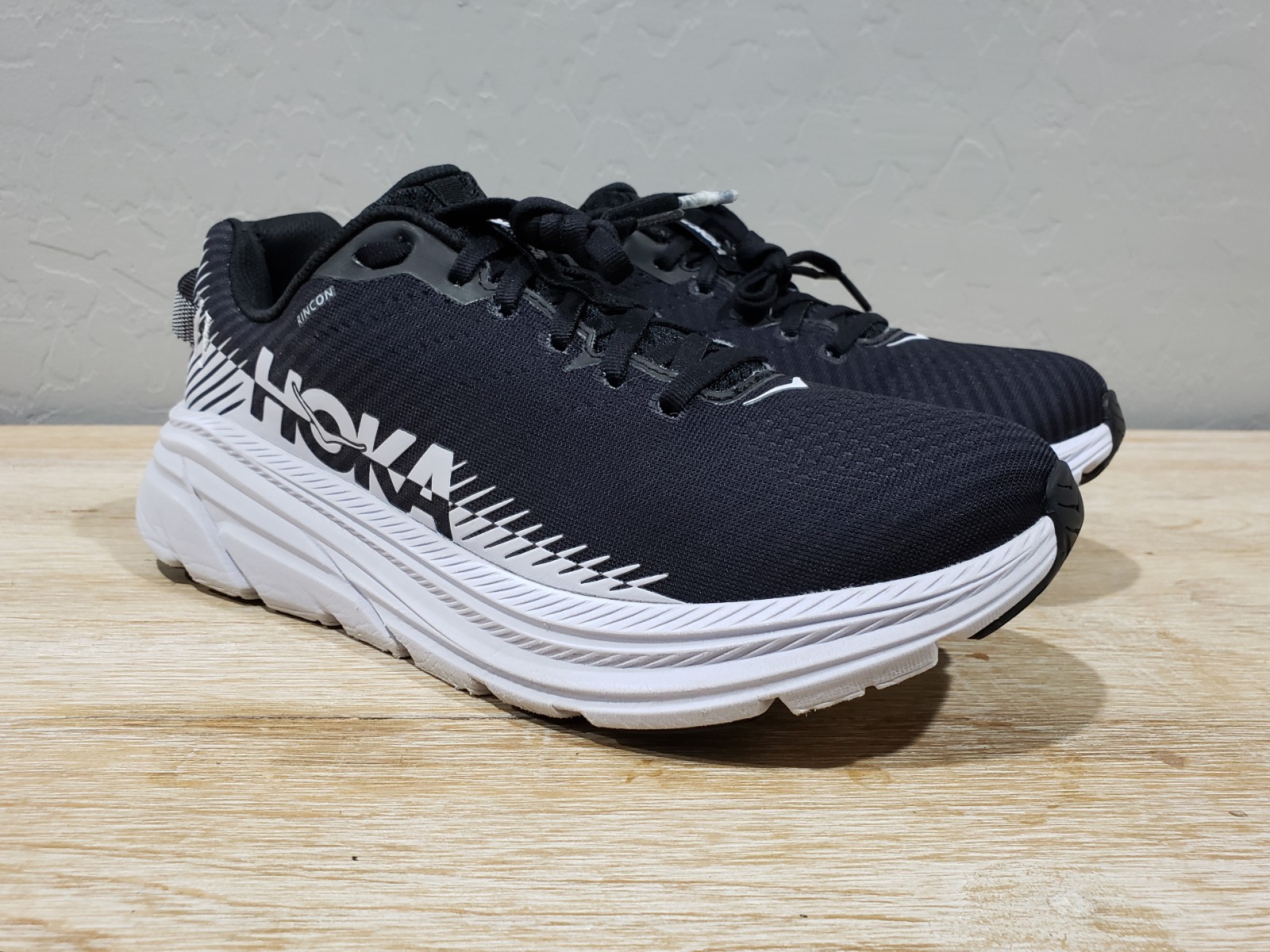 HOKA ONE ONE Women’s Rincon 2 Running Shoes (9.5) Black/White