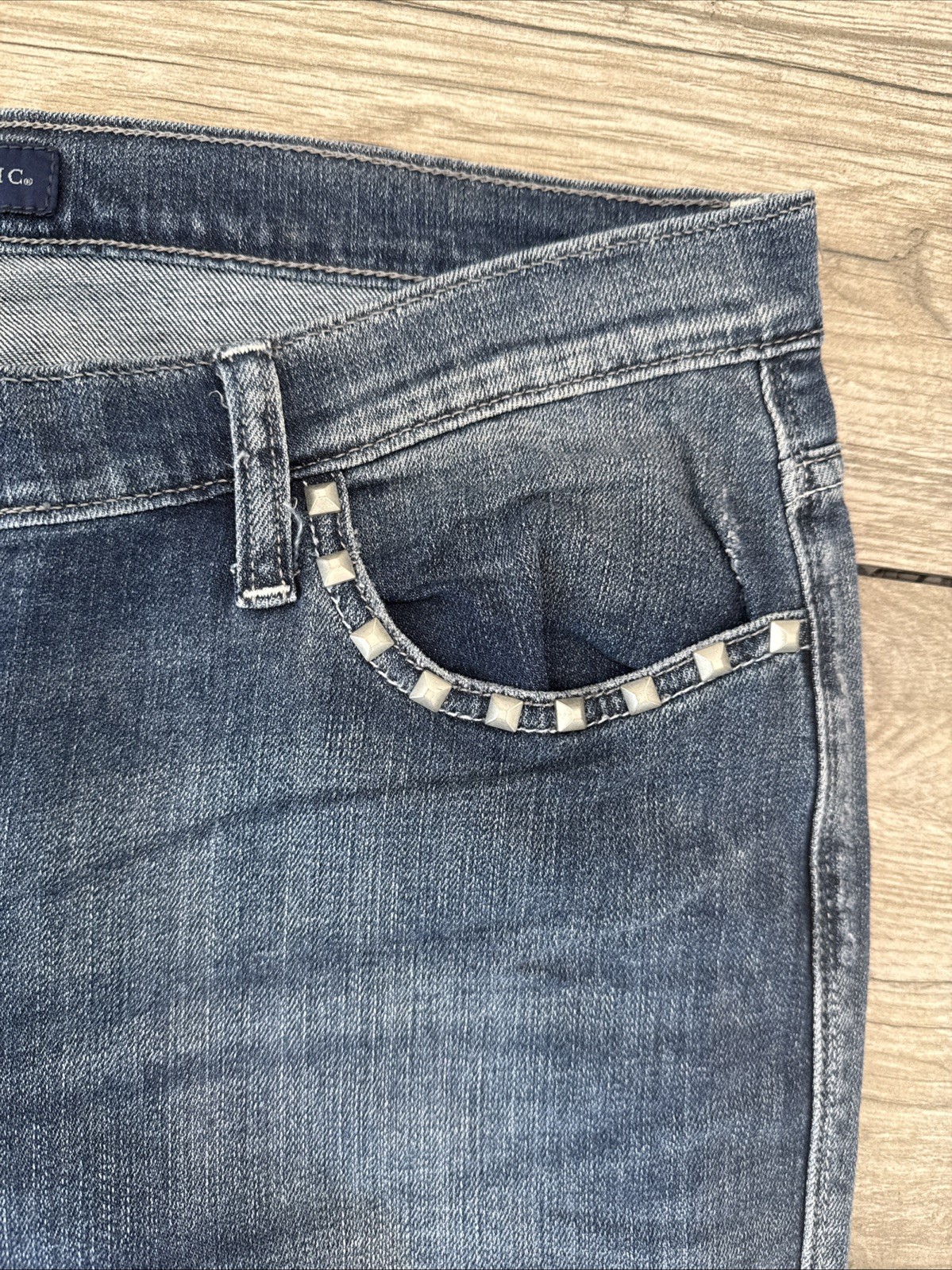 2016 Rock & Republic Kasandra Bootcut Jean Metal Studs Accents Jeans Size 16M