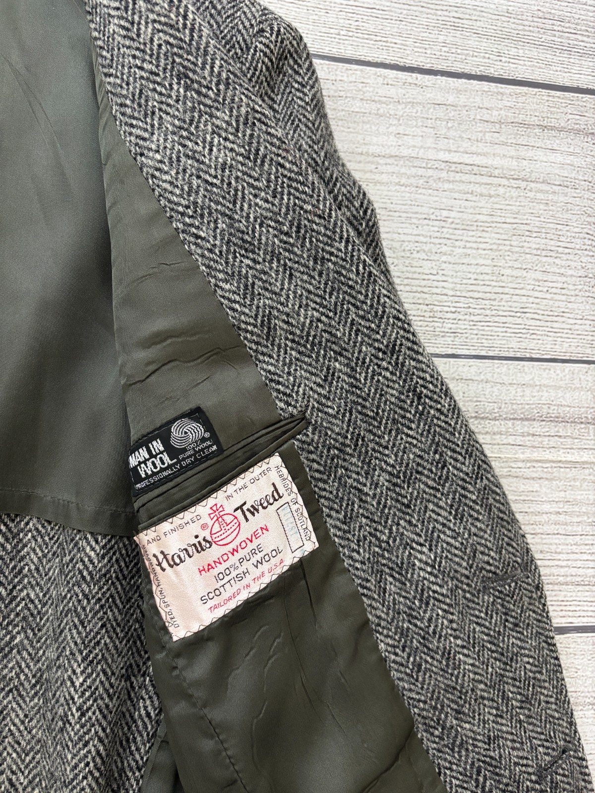 HARRIS TWEED Mens 38R Black Gray Herringbone Scottish Wool Jacket Blazer VTG