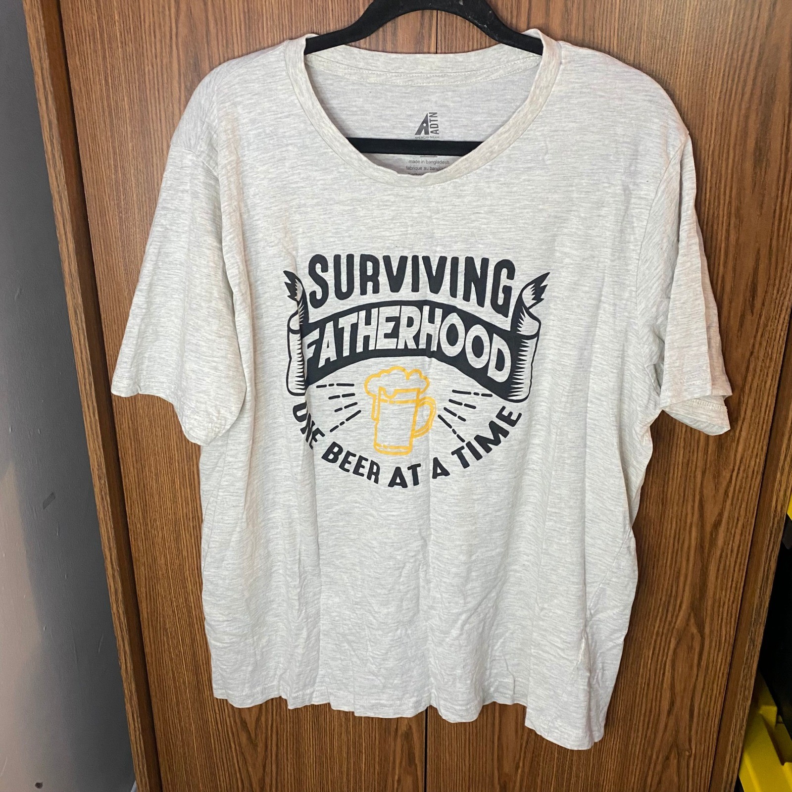 ADTN Surviving Fatherhood Beer Graphic Tee Mens XXL Grey Short Sleeve T-Shirt