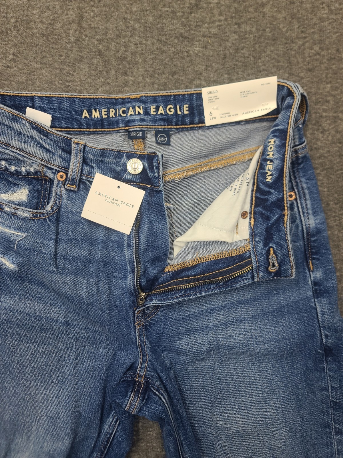 American Eagle Strigid Mom Jeans 6 28W Bright Star High Rise Destructed NWT