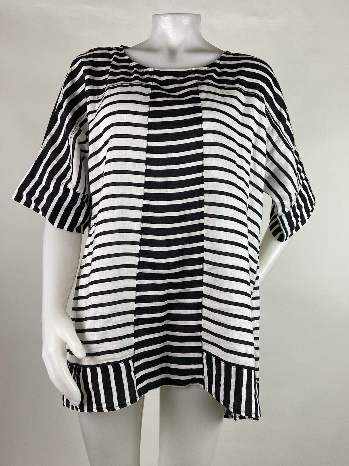 IC By Connie K Size Medium Black White Striped Pullover Tunic Top 100% Ramie