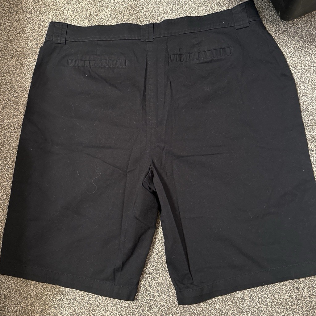 White Stag Women’s Bermuda Shorts Size 16 Black Twill Pockets Zip Button