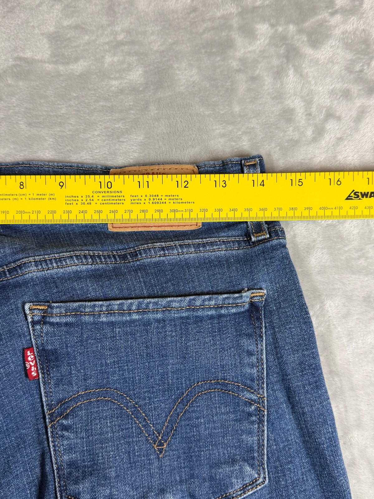 Levi’s Classic Straight Leg Jeans Women’s Size 28 Normcore Capsule Minimalist