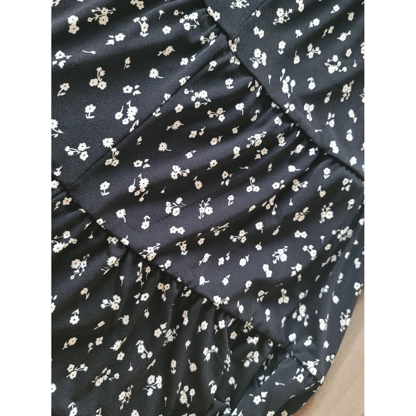 Aeropostale Black and White Floral Scoop Neck Tunic / soft drapy fabric