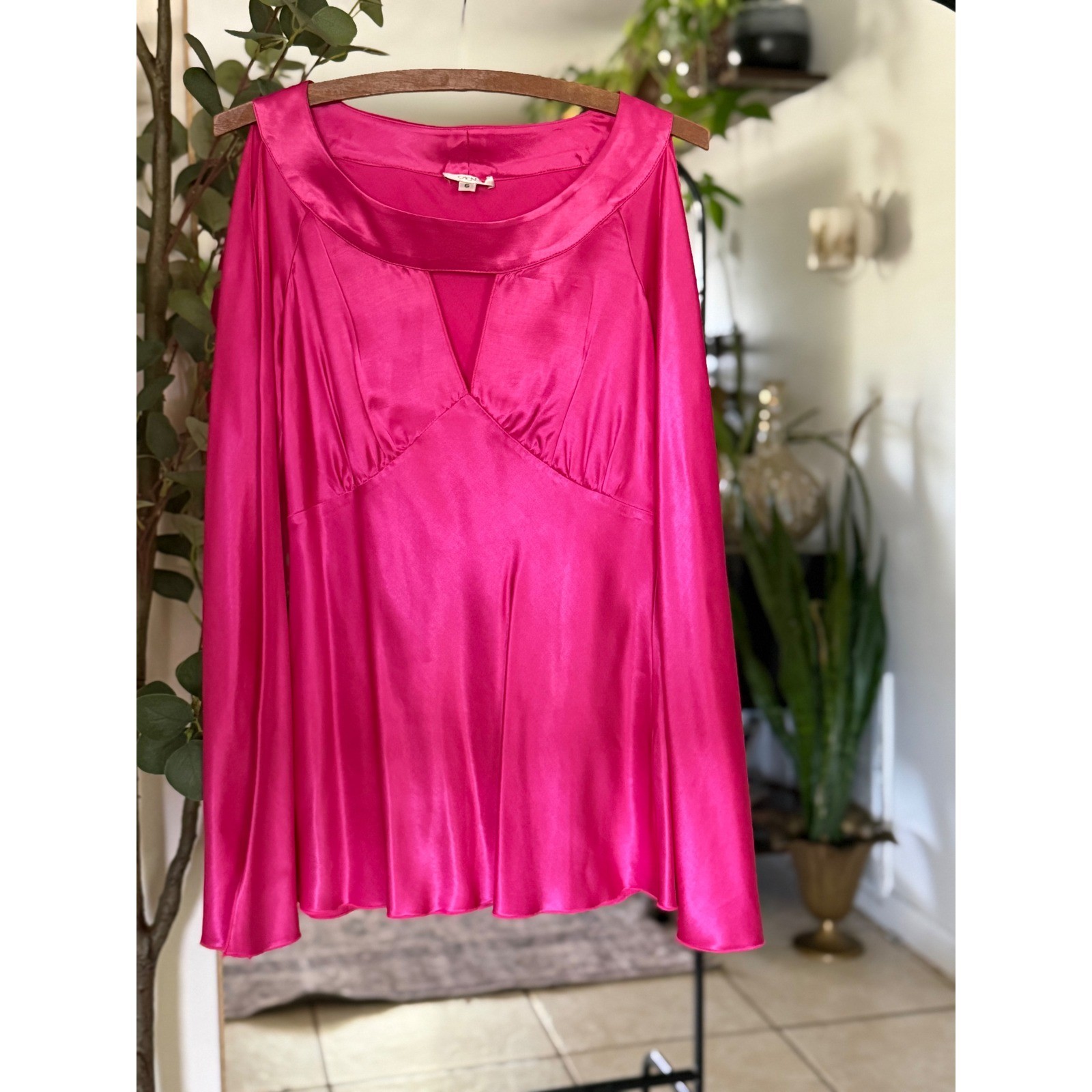 Cache Womens Fuchsia Pink Satin Cold Shoulder Bell Sleeve Cutout Blouse Size 6