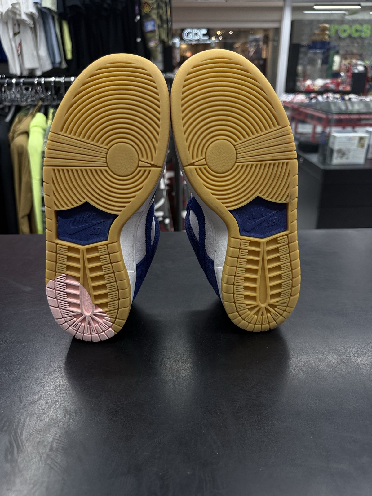 Size 4M/5.5W – Nike SB Dunk Low Los Angeles Dodgers DO9395-400 Pre-Owned